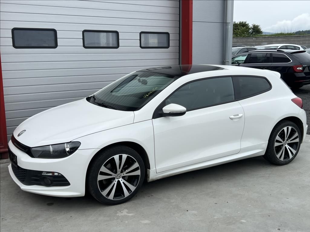 Volkswagen Scirocco, 2,0 TDi DSG EDITION 170 pano - fotka 3