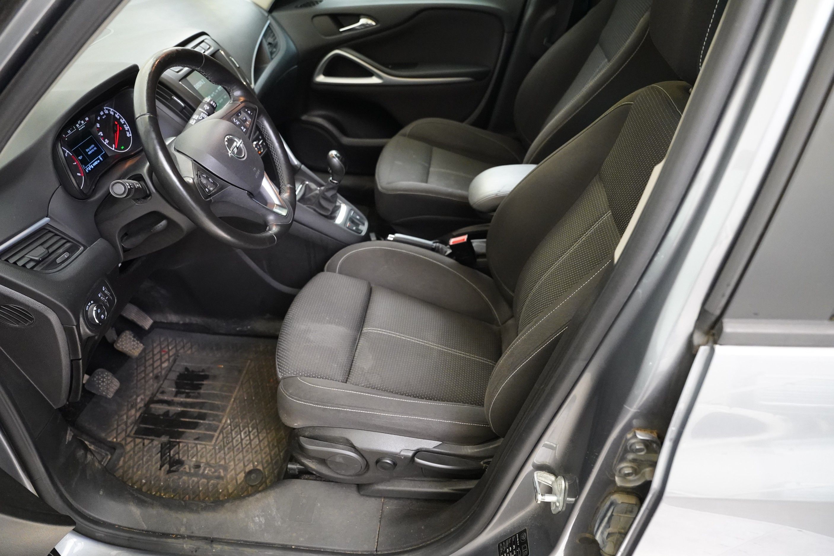 Opel Zafira, 1.4 Turbo 103 kW - fotka 6