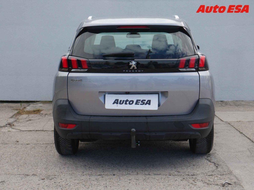 Peugeot 5008, 1.2PT,navi,autoAC - fotka 5