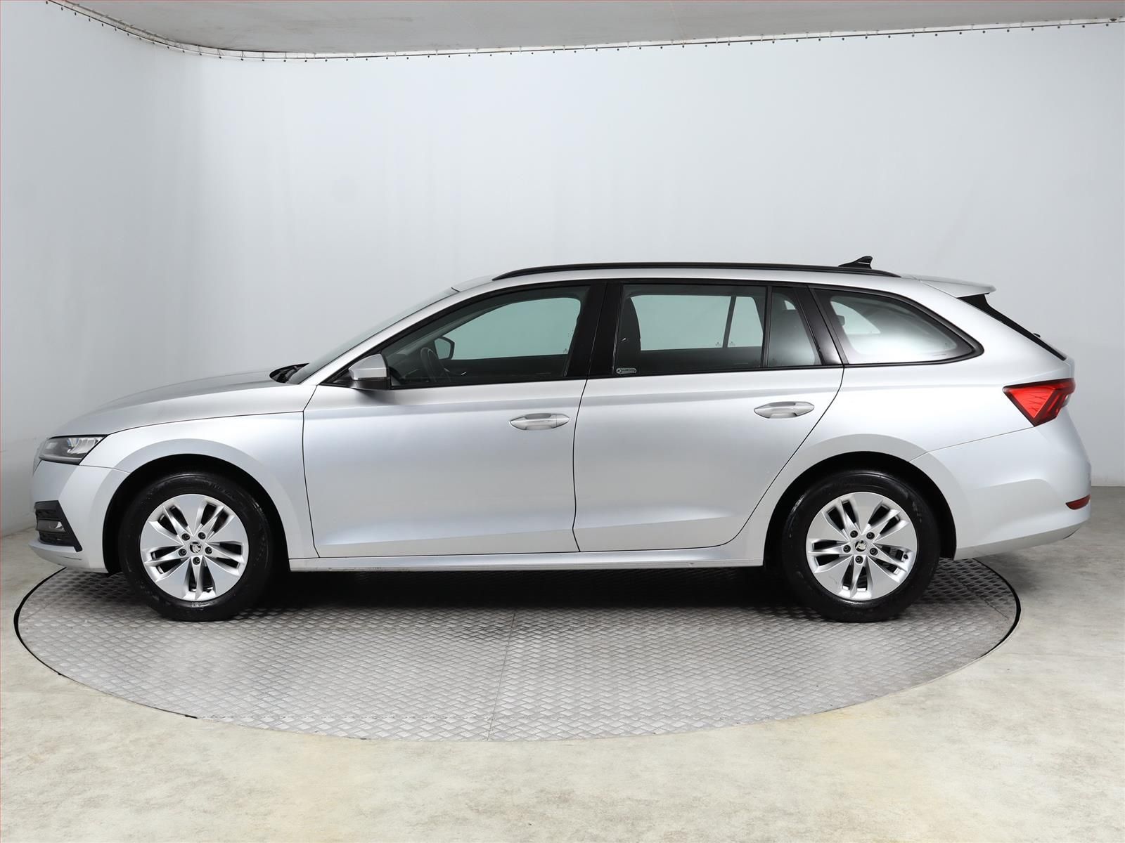 Škoda Octavia, 2.0 TDI, Ambition, ČR,1.maj - fotka 3
