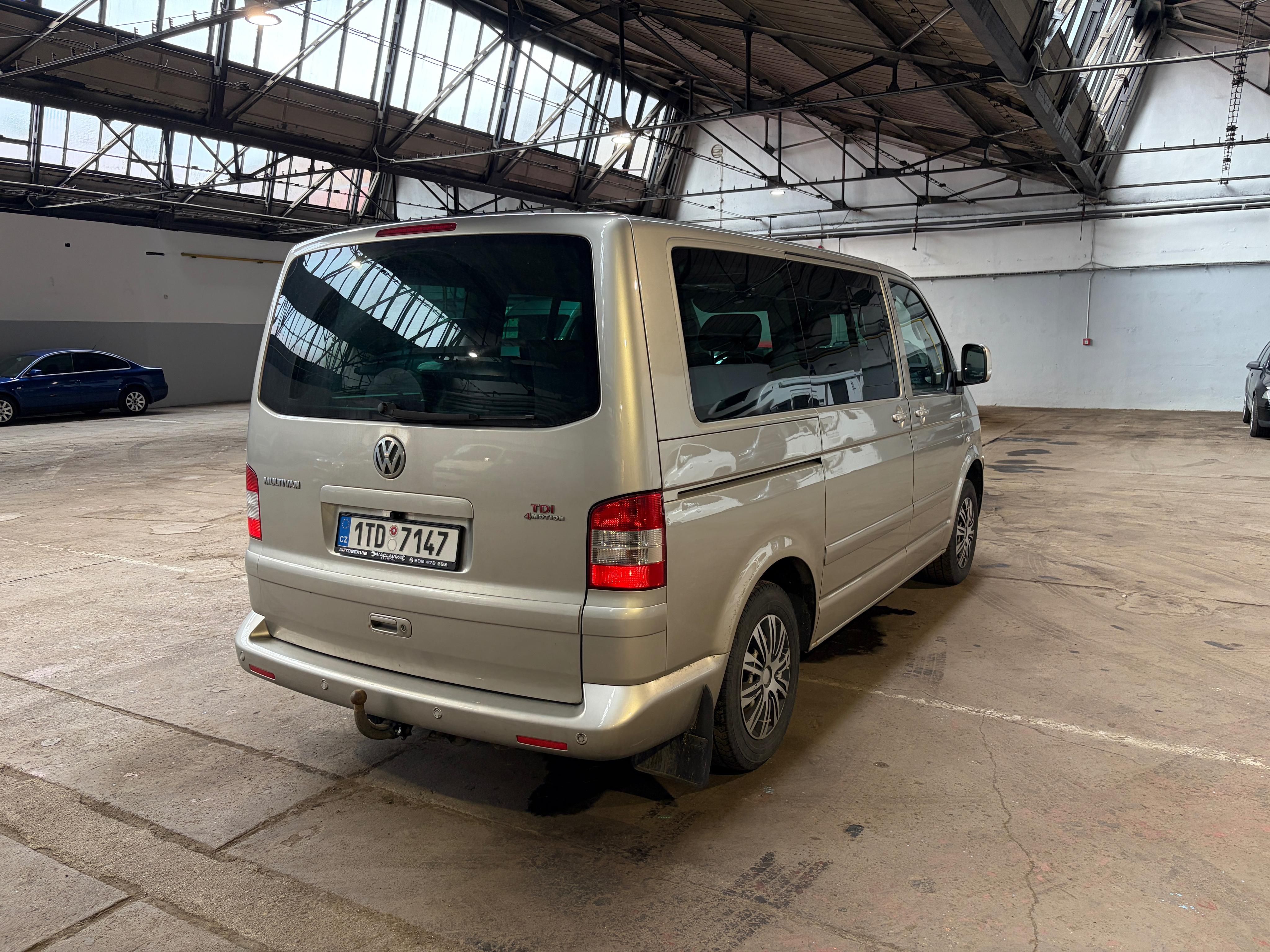 Volkswagen Multivan, 2,5 TDI , 4X4, 8 Míst - fotka 2
