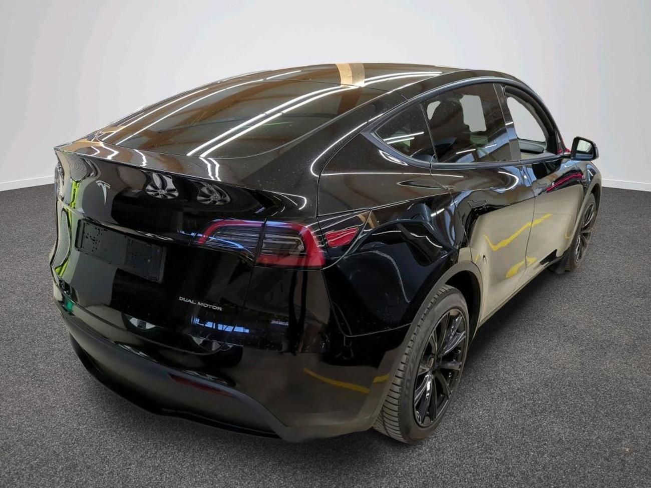 Tesla Model Y, LONG RANGE DUAL MOTOR TZ 90,0% - fotka 2