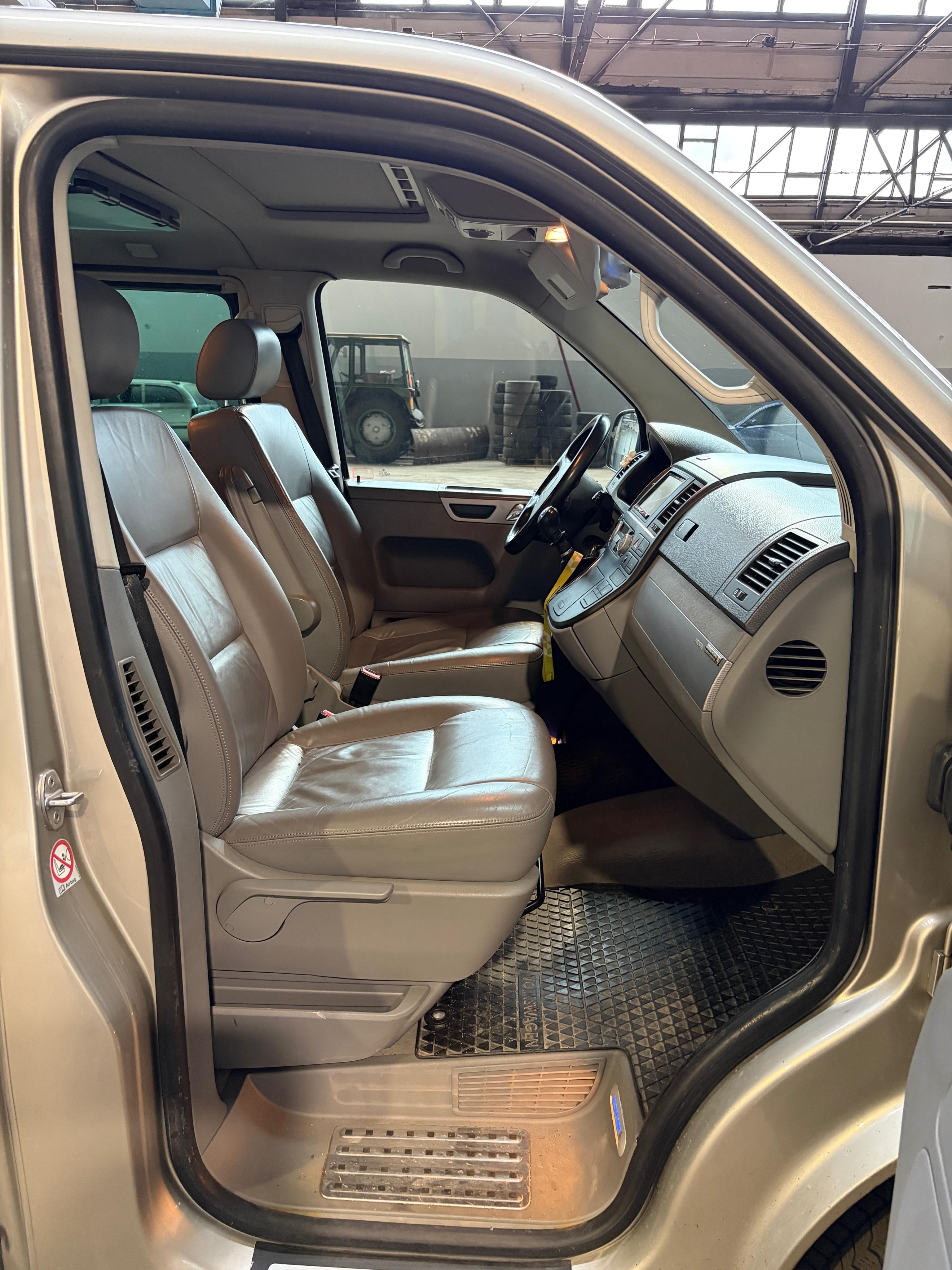 Volkswagen Multivan, 2,5 TDI , 4X4, 8 Míst - fotka 4