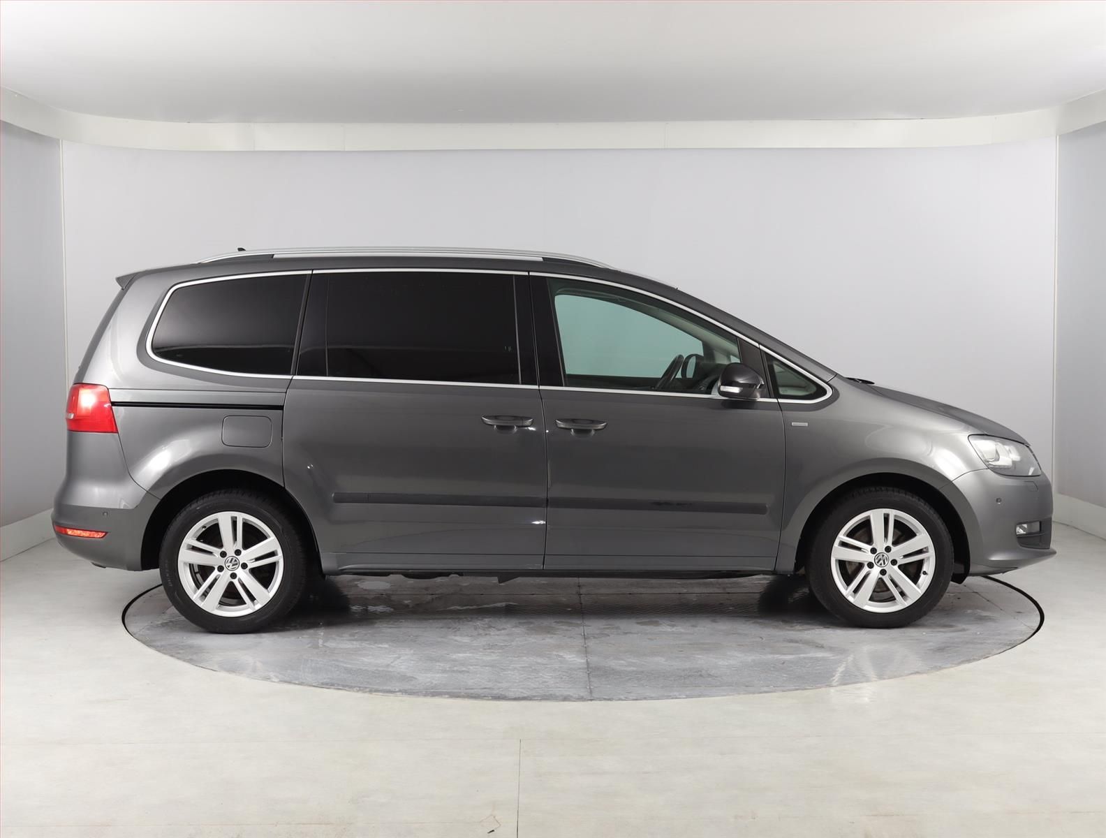 Volkswagen Sharan, 2.0 TDI, Automat, Serv.kniha - fotka 6