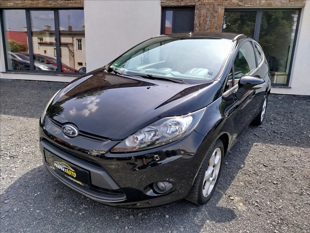 Ford Fiesta, 1,2 i 60kW, VÝHŘEV SEDADEL,OKN