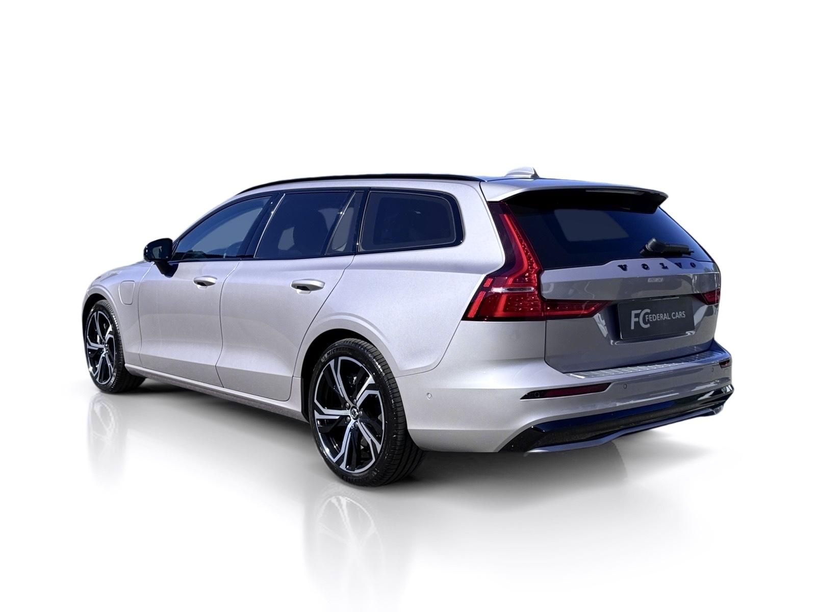 Volvo V60, T8 AWD ULTRA DARK / B&W + kola - fotka 5