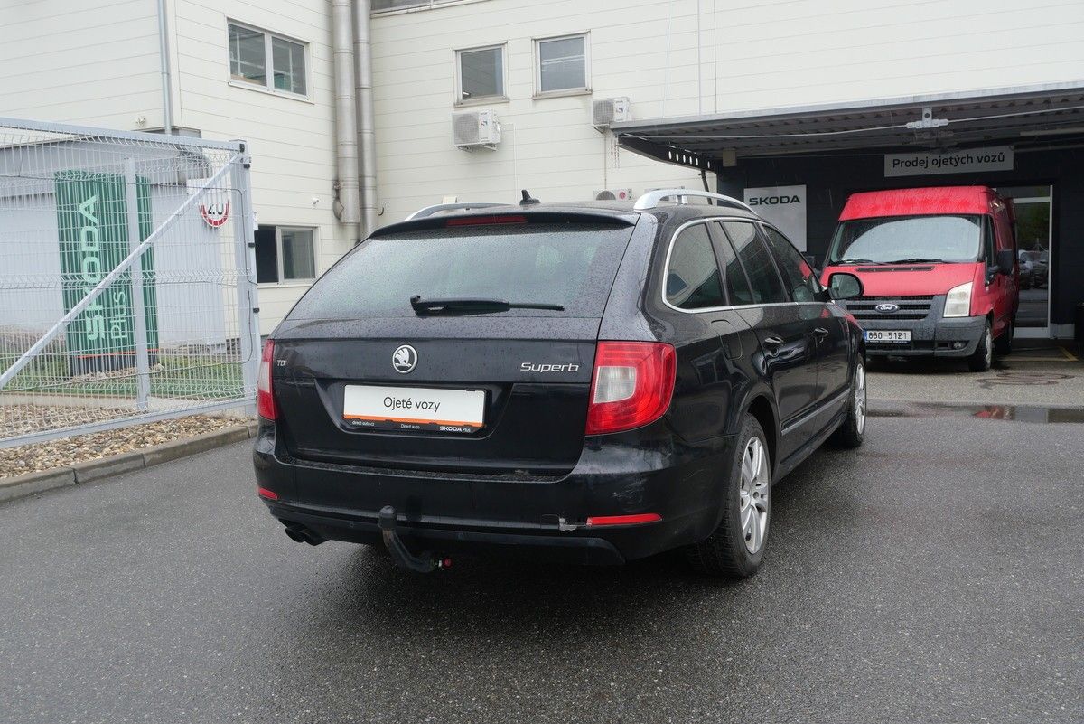 Škoda Superb, 2.0 TDI 103 kW Elegance - fotka 2