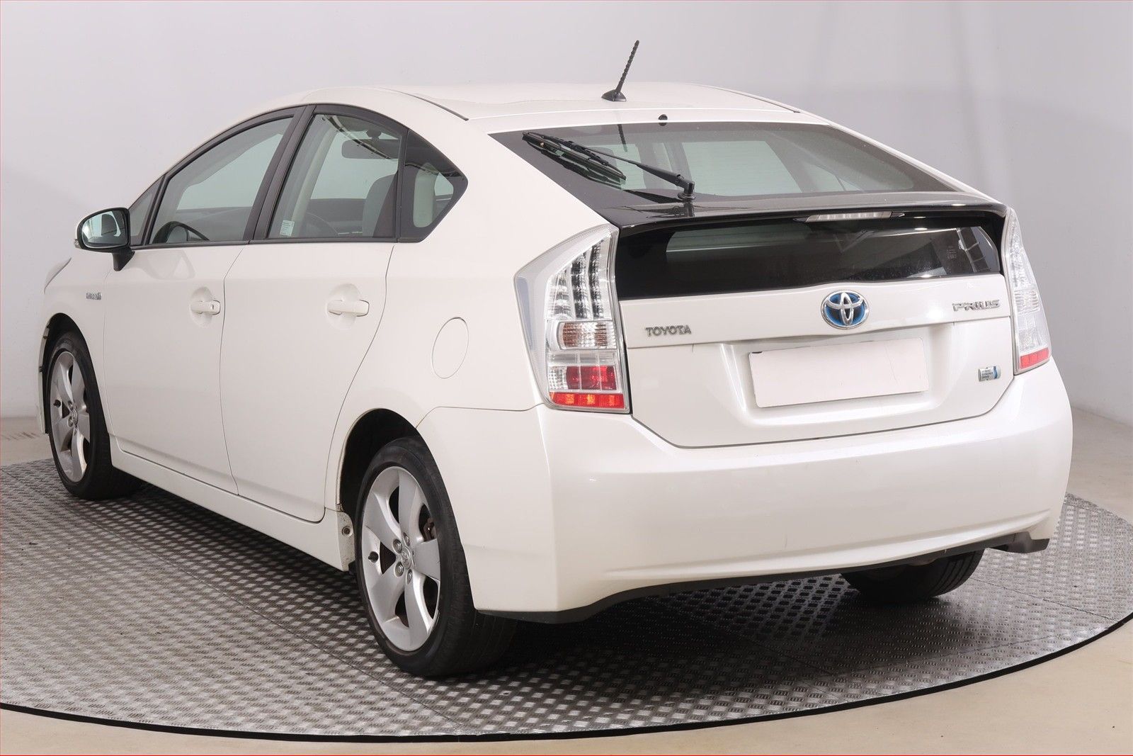 Toyota Prius, 1.8 VVT-i HSD, Automat - fotka 4