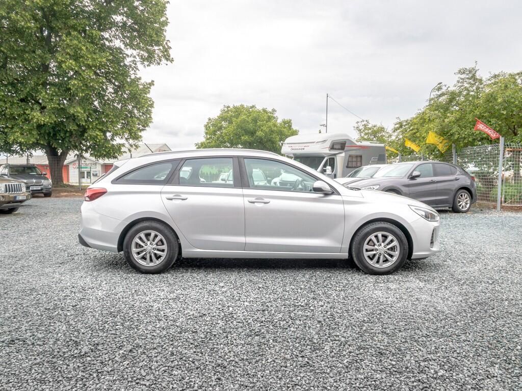 Hyundai i30, ČR 1.6D 81KW – PO ROZVODECH - fotka 4