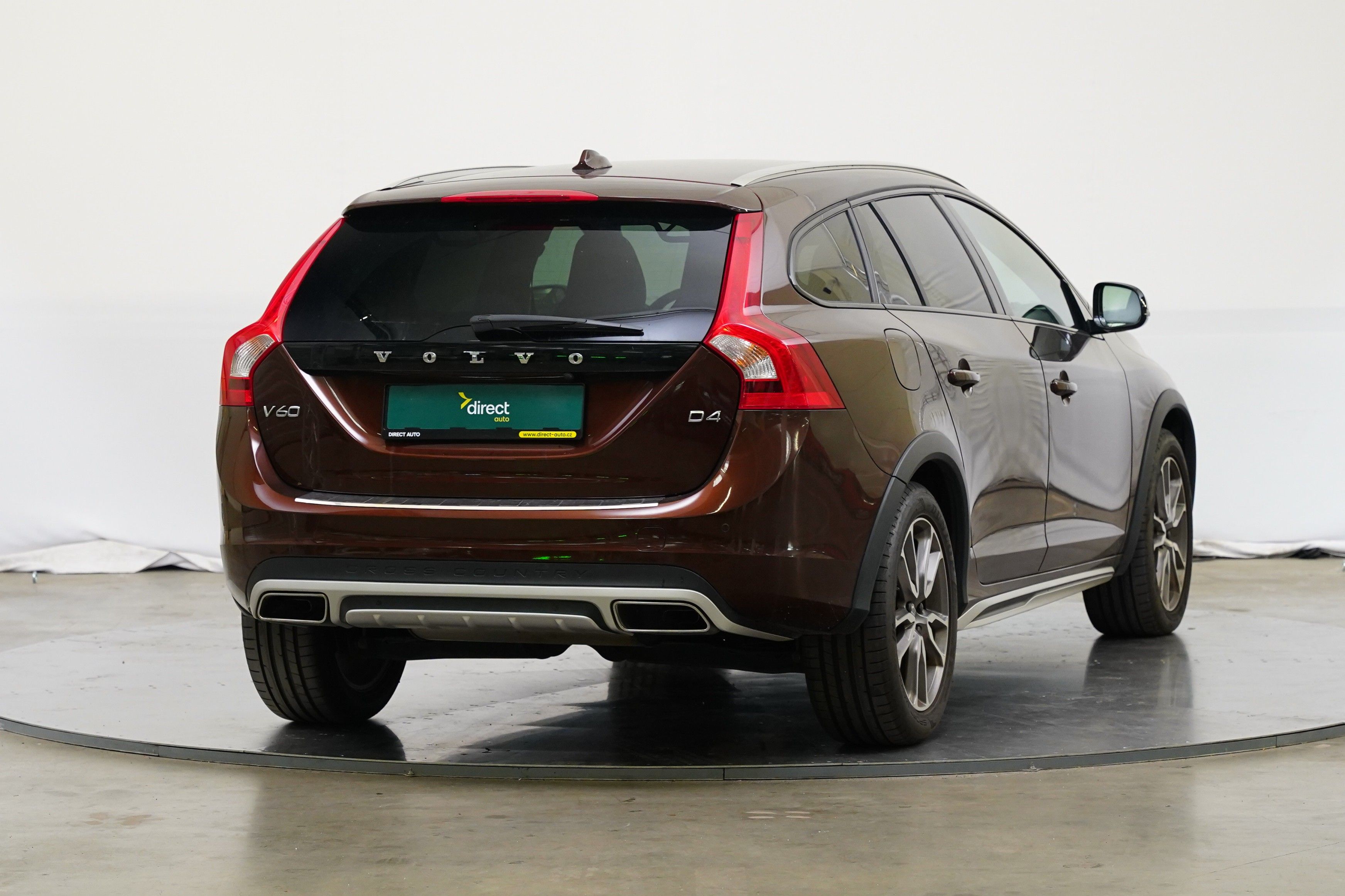 Volvo V60, 2.0 D4 140 kW Cross Country - fotka 2