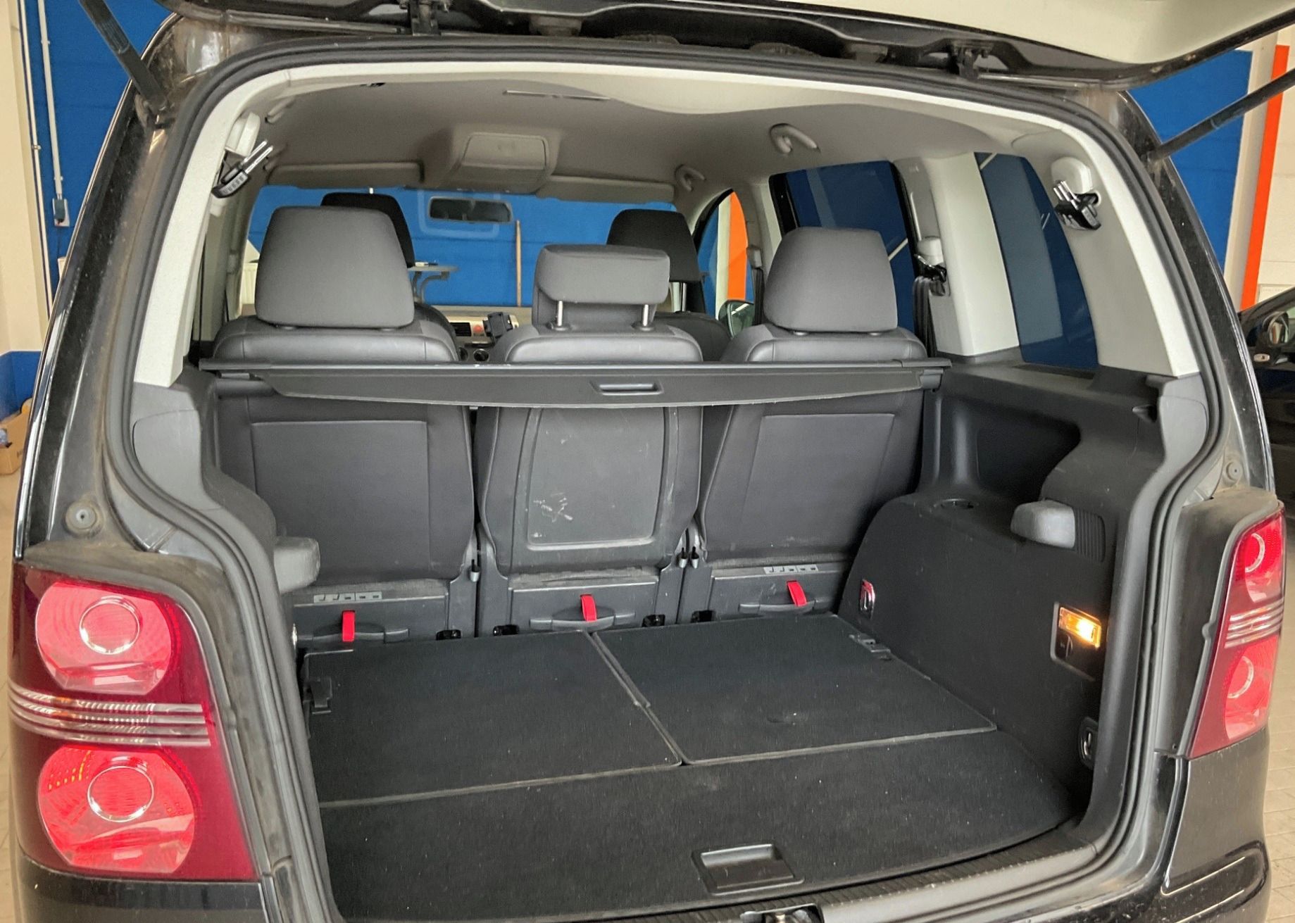 Volkswagen Touran, 1.6Mpi 75KW 7-MÍST 158tkm 2009 - fotka 4