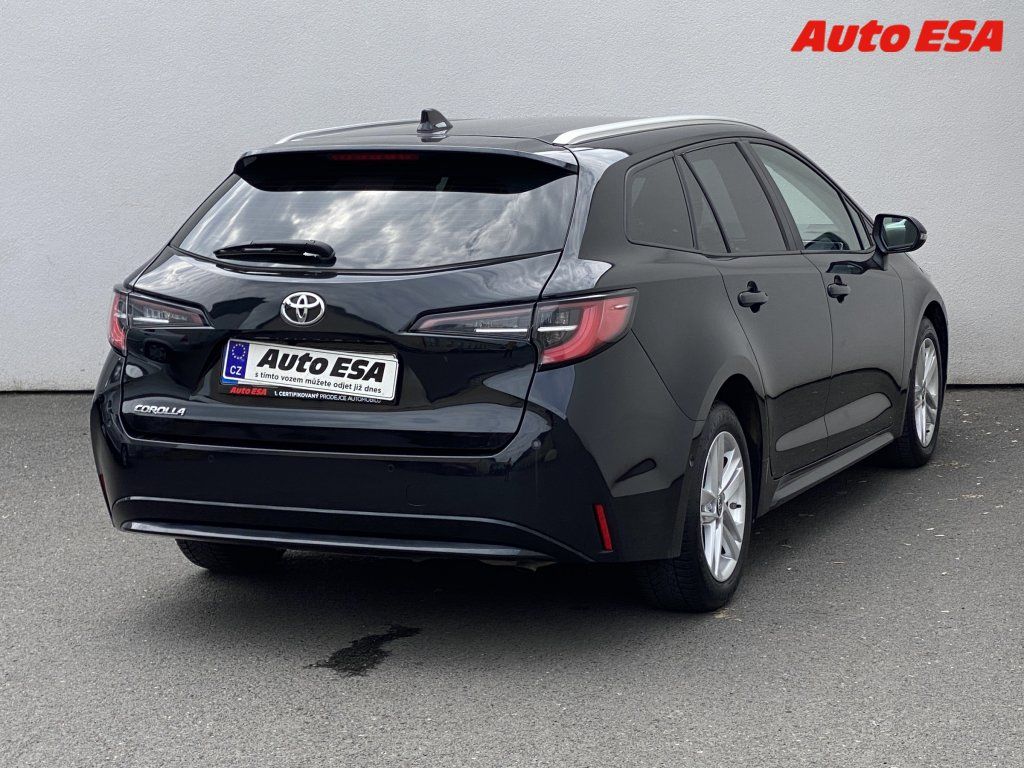 Toyota Corolla, 1.2 T,Comfort,LED,kamera - fotka 4