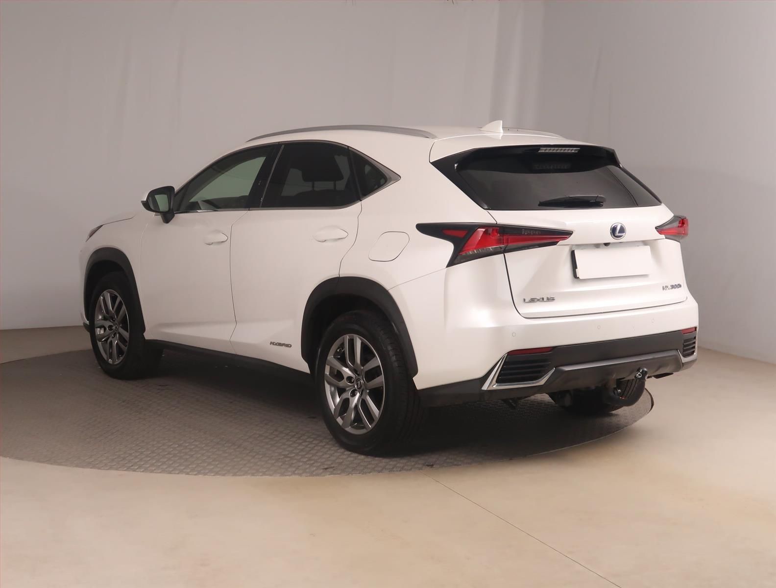 Lexus NX 300h, 300h, 4X4, Automat, ČR,1.maj - fotka 4