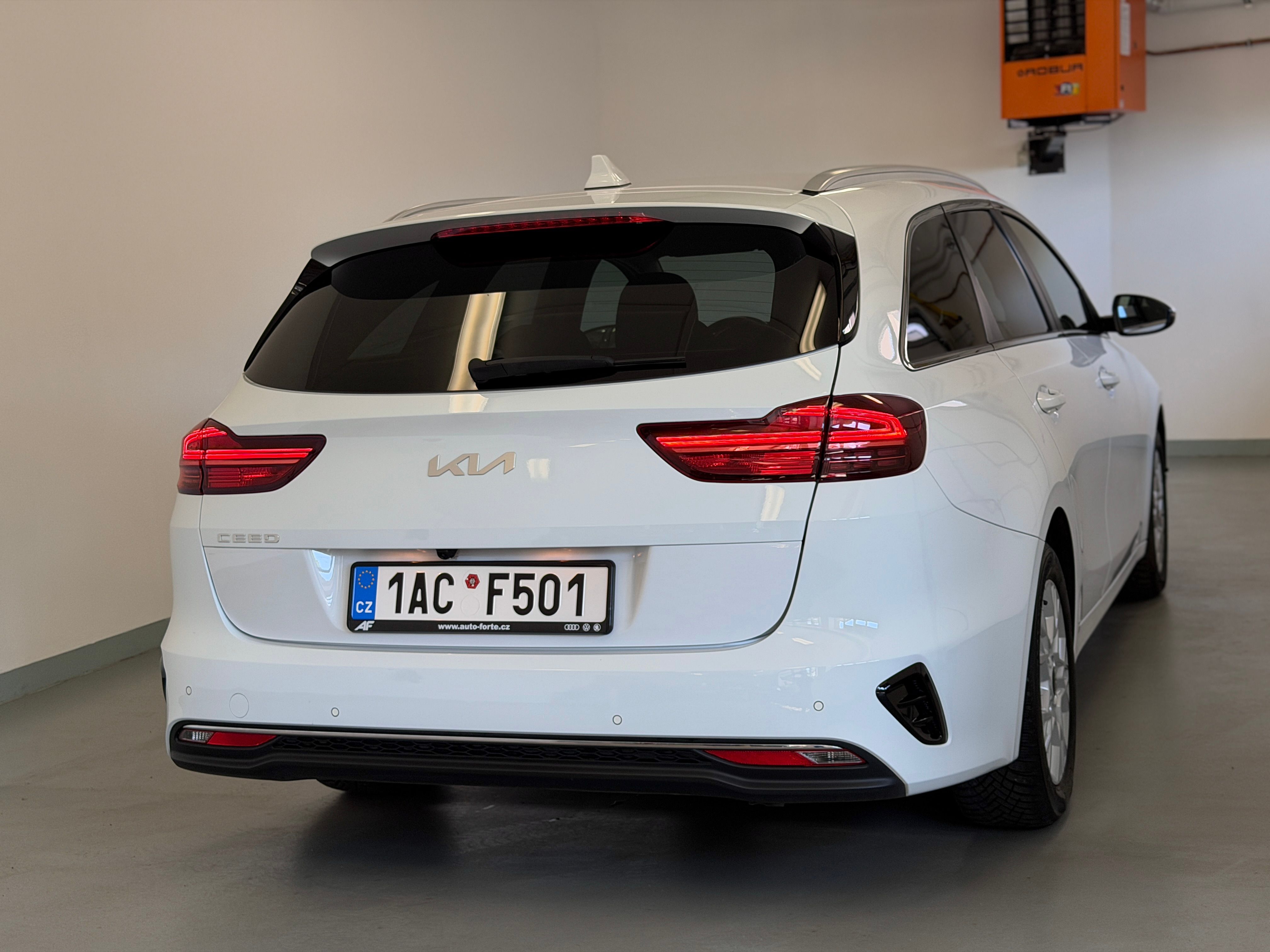Kia Cee´d, SW 1,5,T-GDi 118kW TOP AT - fotka 5