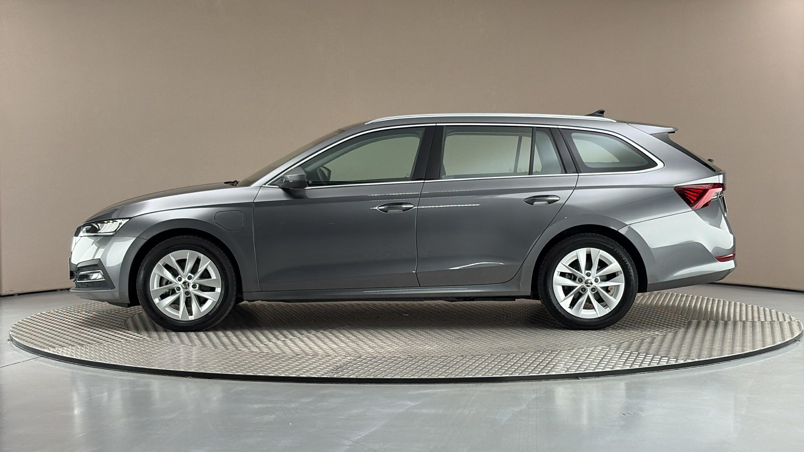 Škoda Octavia, 1.4 TSI iV DSG Style Combi - fotka 4