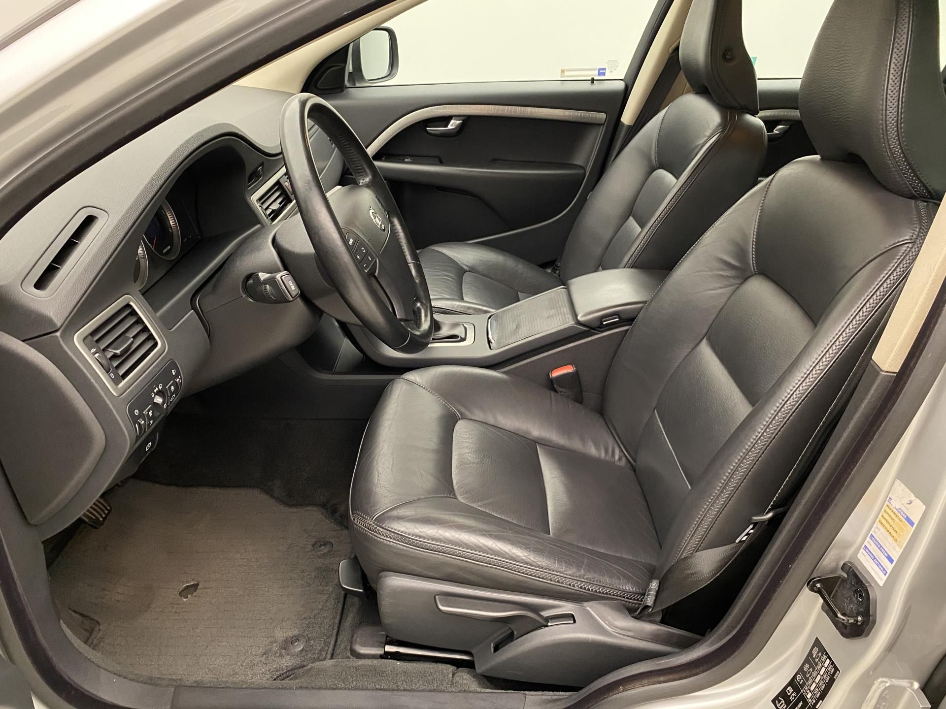 Volvo XC70, D5 AWD MOMENTUM - fotka 3