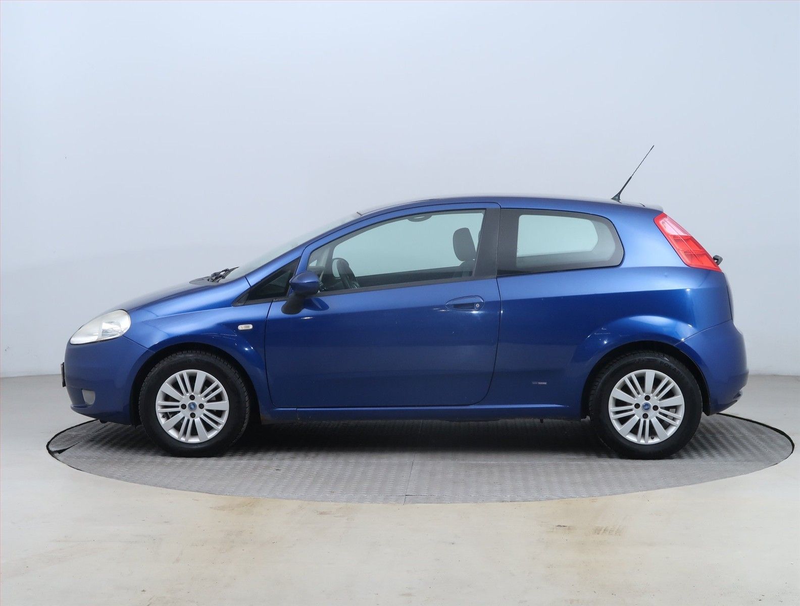 Fiat Punto, 1.4, po STK, Automatická klima - fotka 3