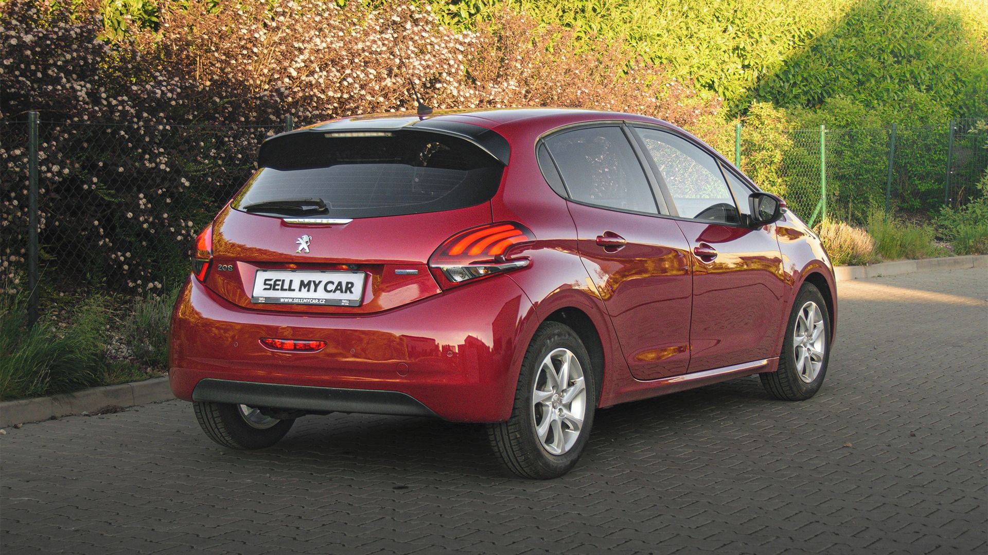Peugeot 208, 1,2/60kW ČR 2.maj Automat - fotka 5
