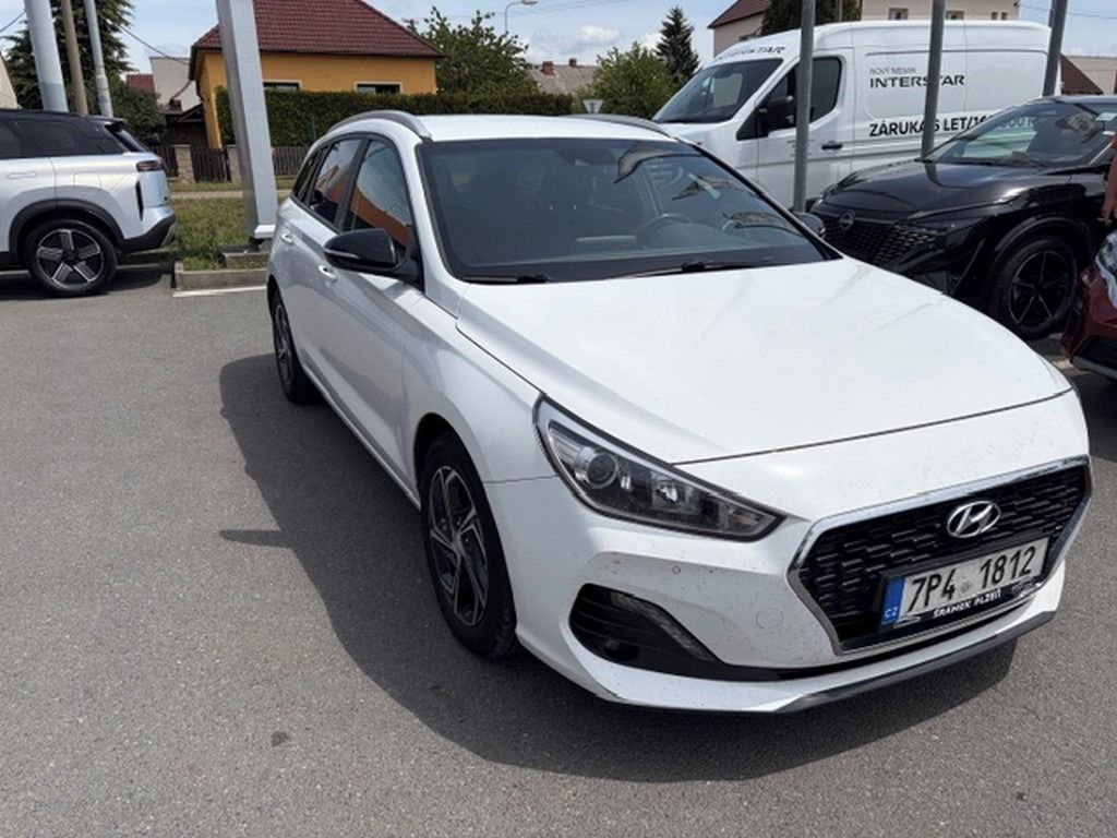 Hyundai i30, Kombi 1,6D LP MT STYLE NAV - fotka 3