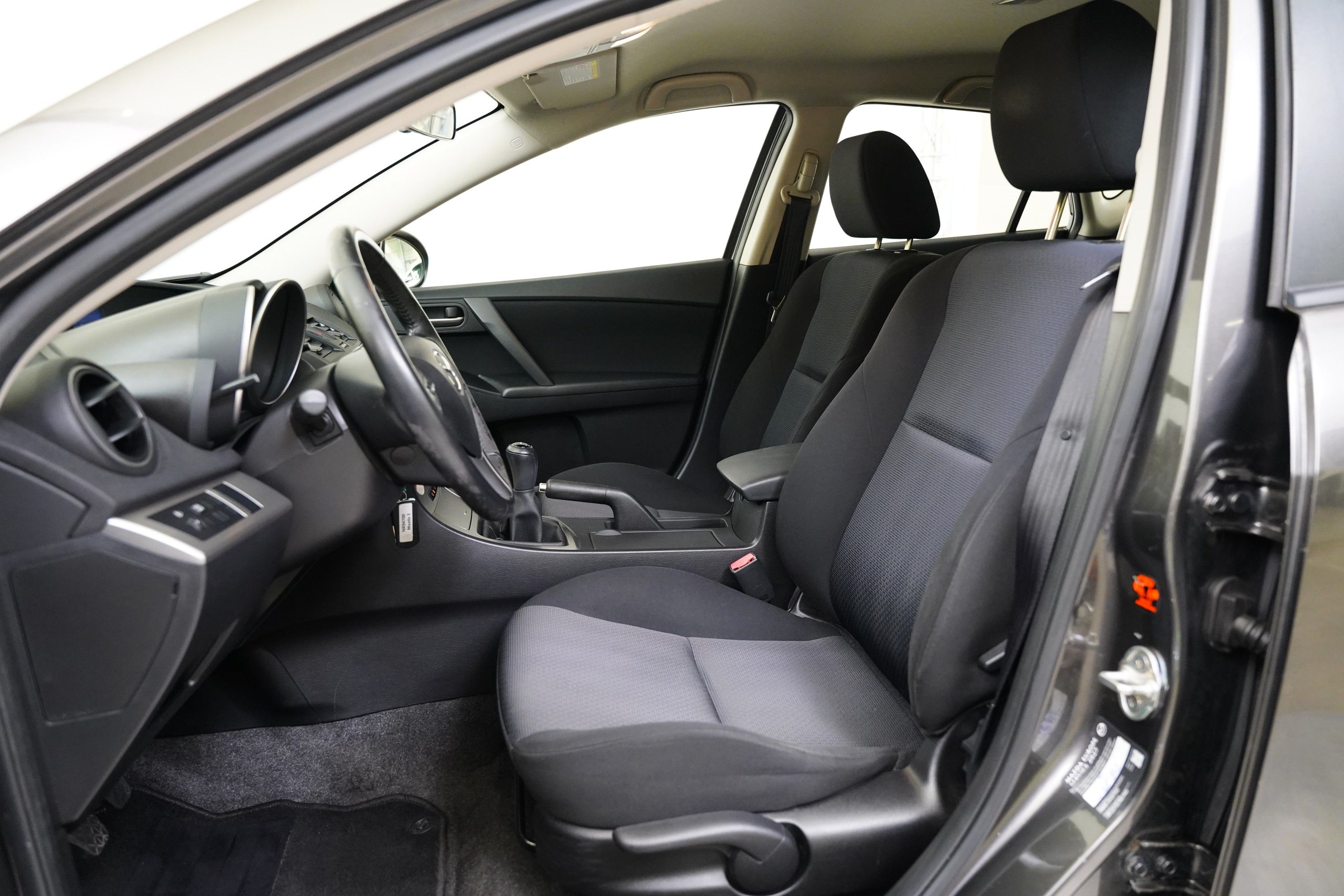 Mazda 3, 1.6 DOHC 77 kW Center-Line - fotka 5