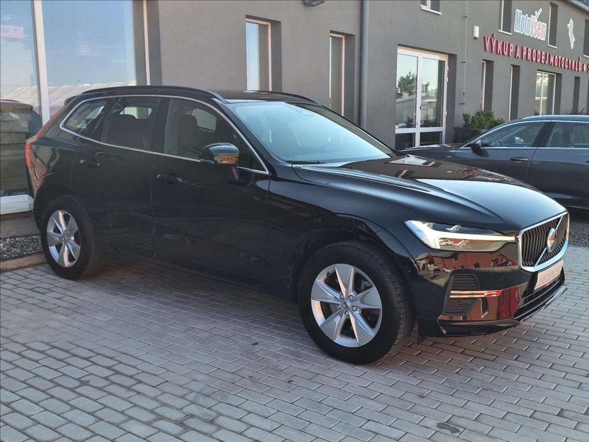 Volvo XC60, B4 AWD Momentum Pro Auto,1Maj - fotka 2
