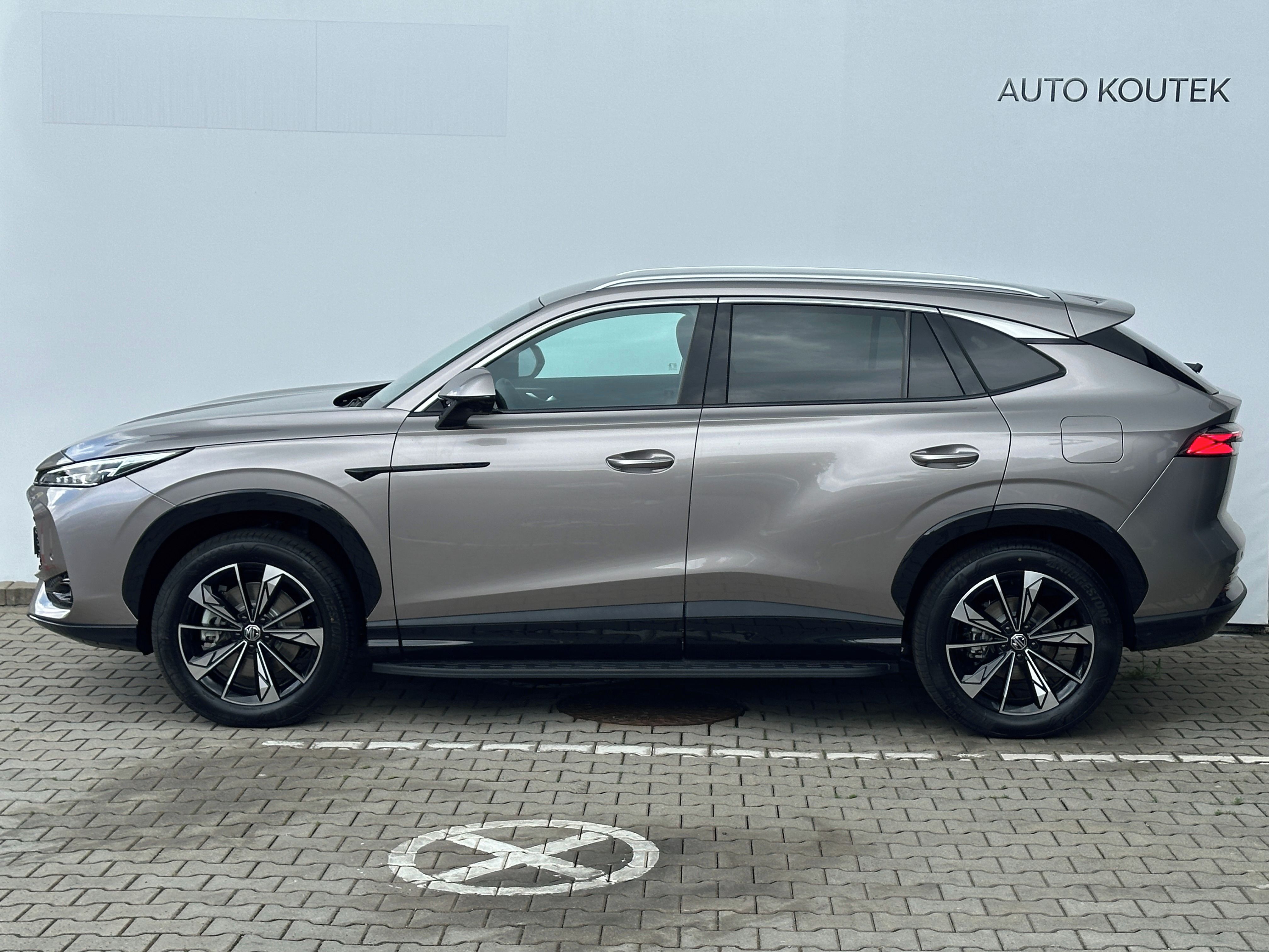 MG eHS, PHEV EXCLUSIVE, 200kw/272hp - fotka 3