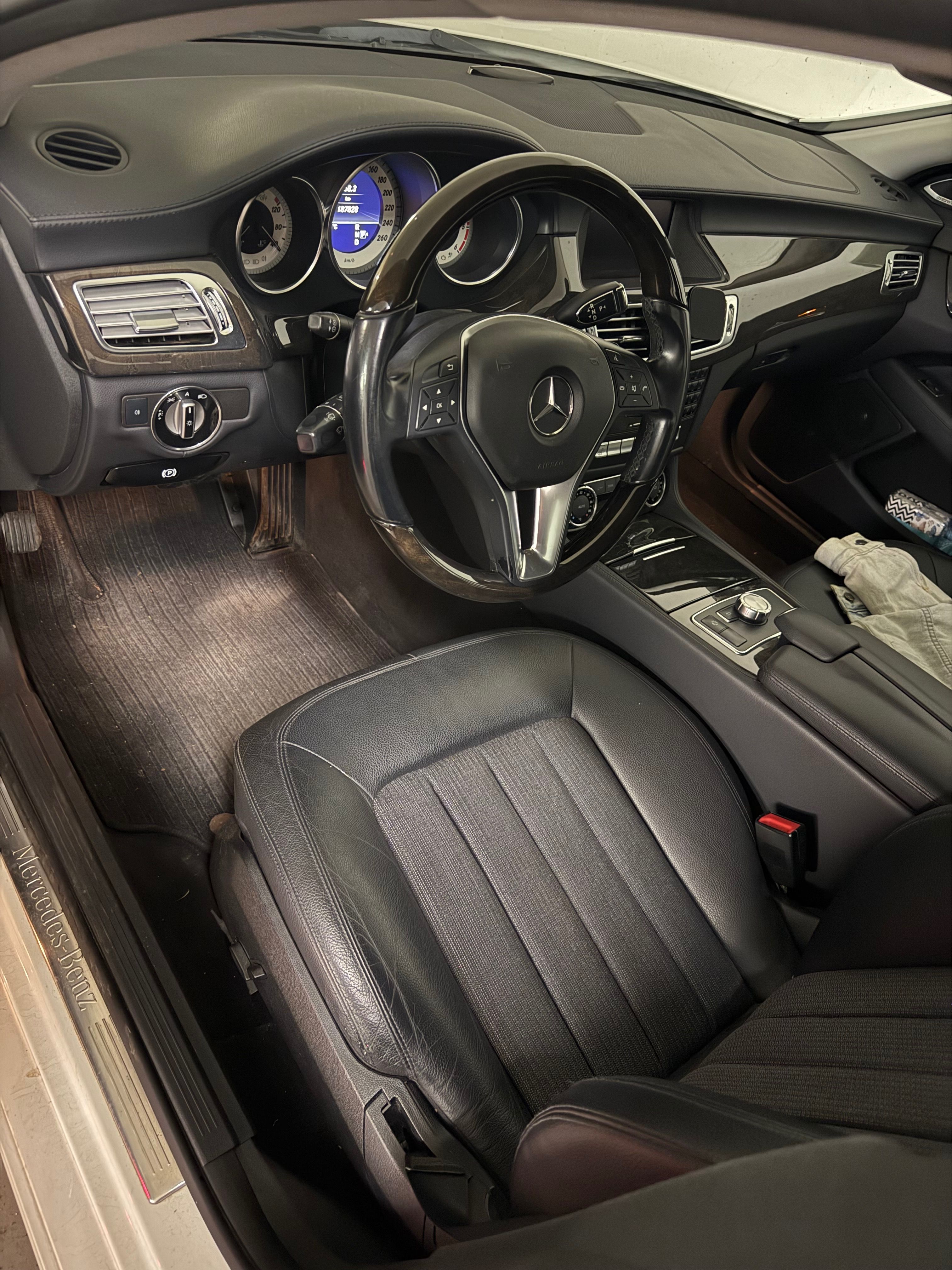 Mercedes-Benz CLS, 350CDI 195KW - fotka 4