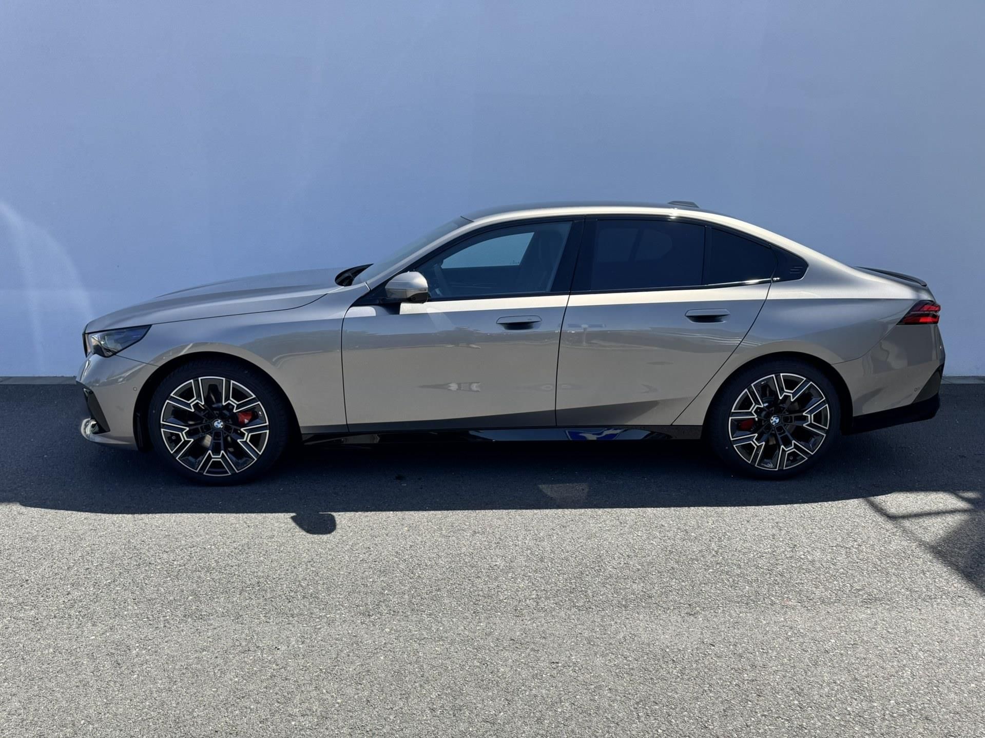 BMW Řada 5, 540d xDrive Sedan - fotka 3