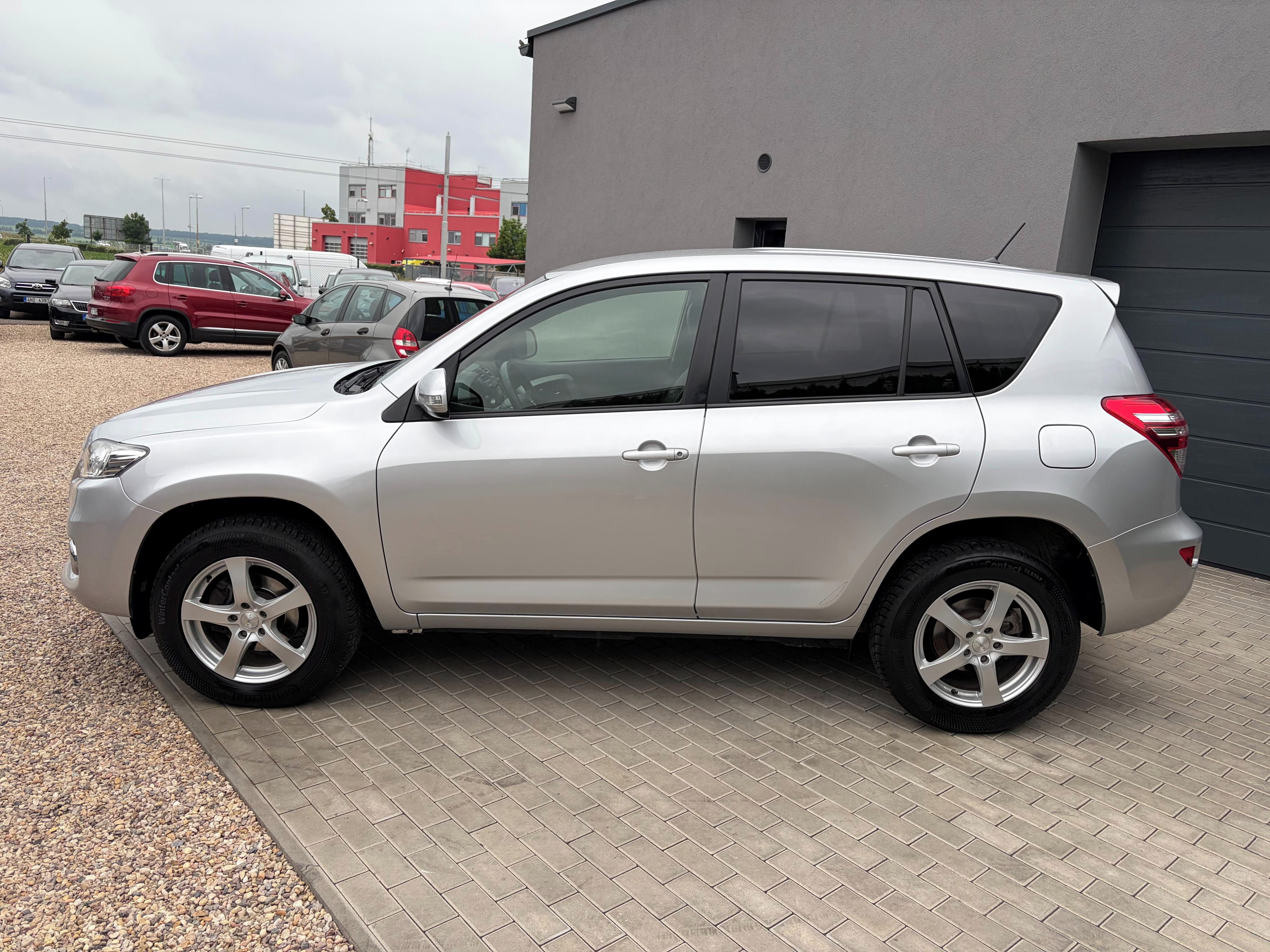 Toyota Rav4, 2.2 D-4D 4x4 110KW LUX - fotka 6