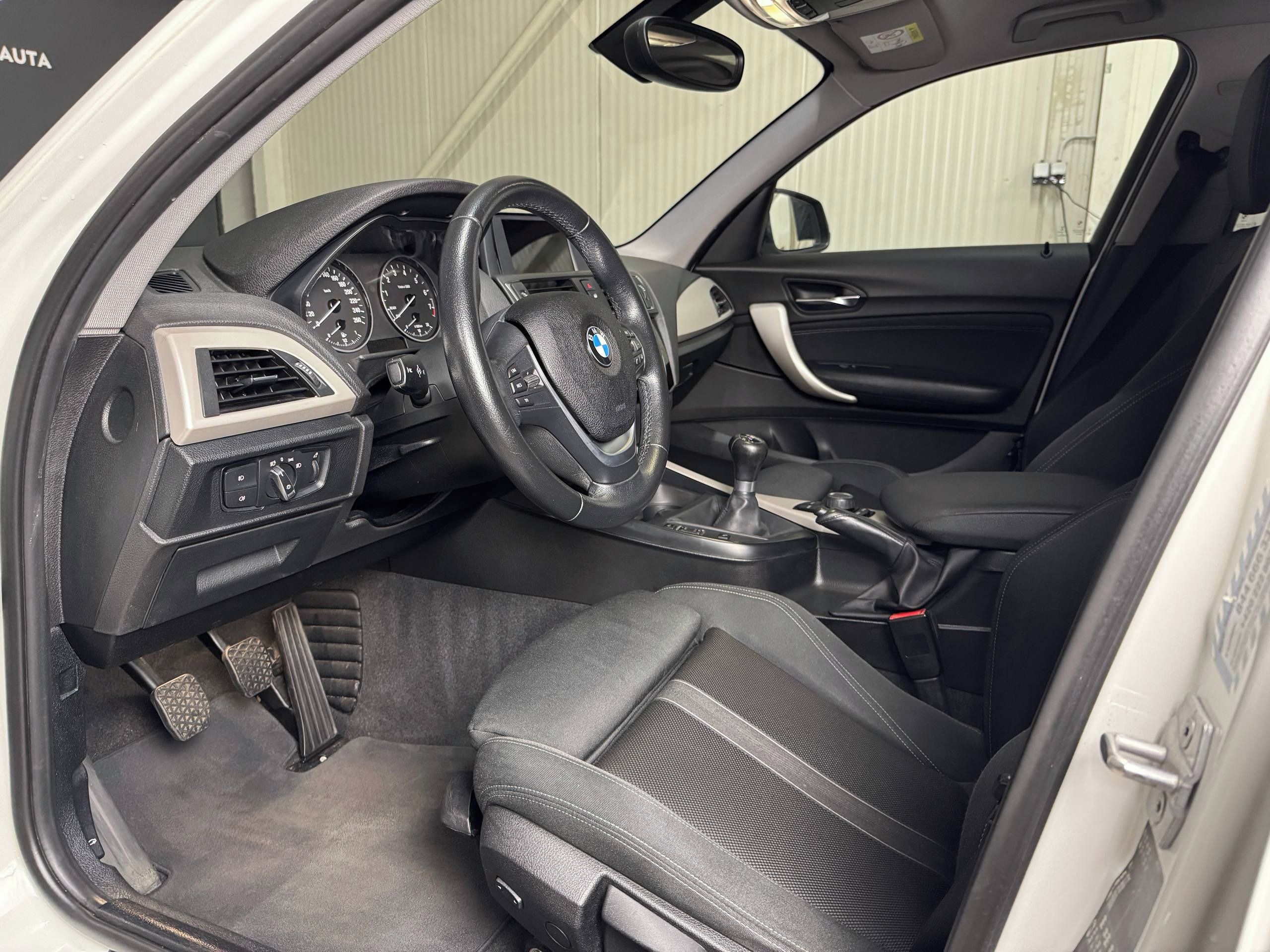 BMW Řada 1, 116i F20 LCi, ČR, Výbava - fotka 5