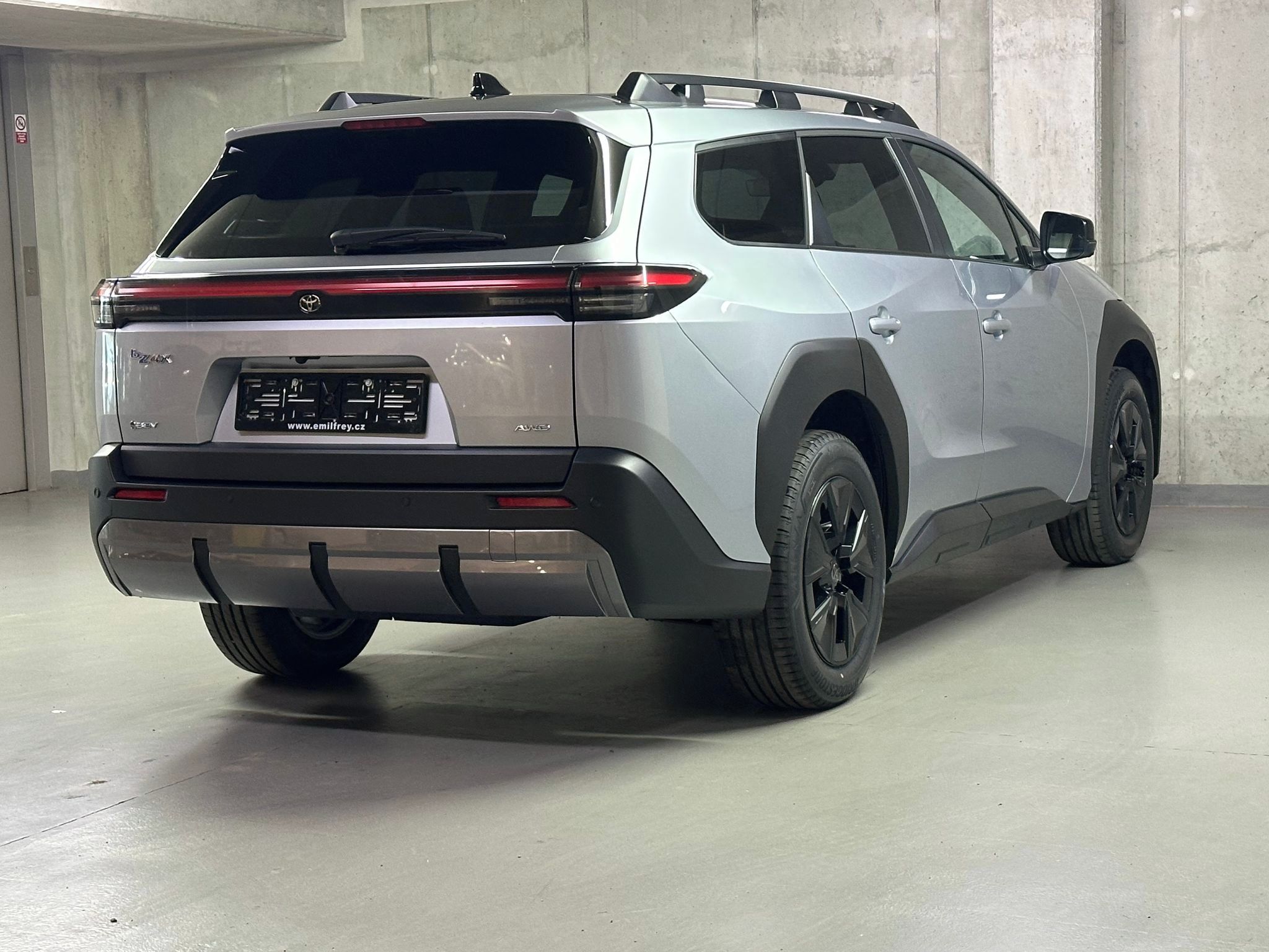 Toyota bZ4X, 74,7kWh,380K,4x4,Style - fotka 5