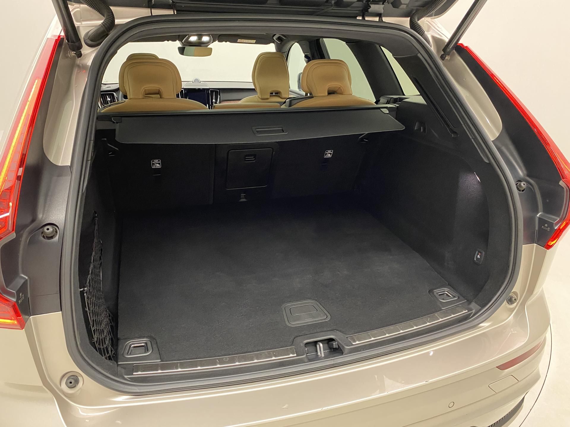 Volvo XC60, T6 AWD RECHARGE DARK ULTIMATE - fotka 6