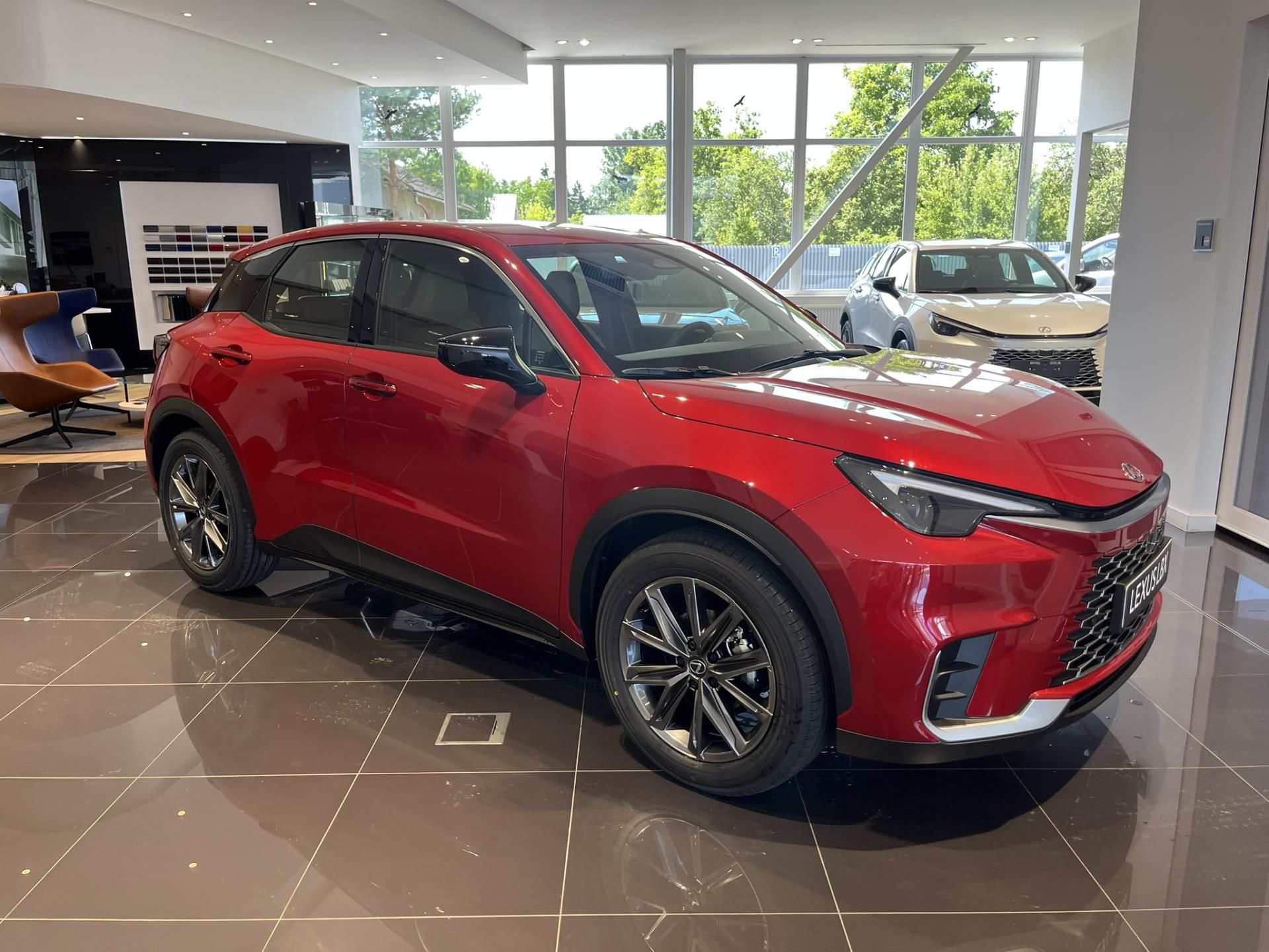 Lexus LBX, Elegant Tech - fotka 3