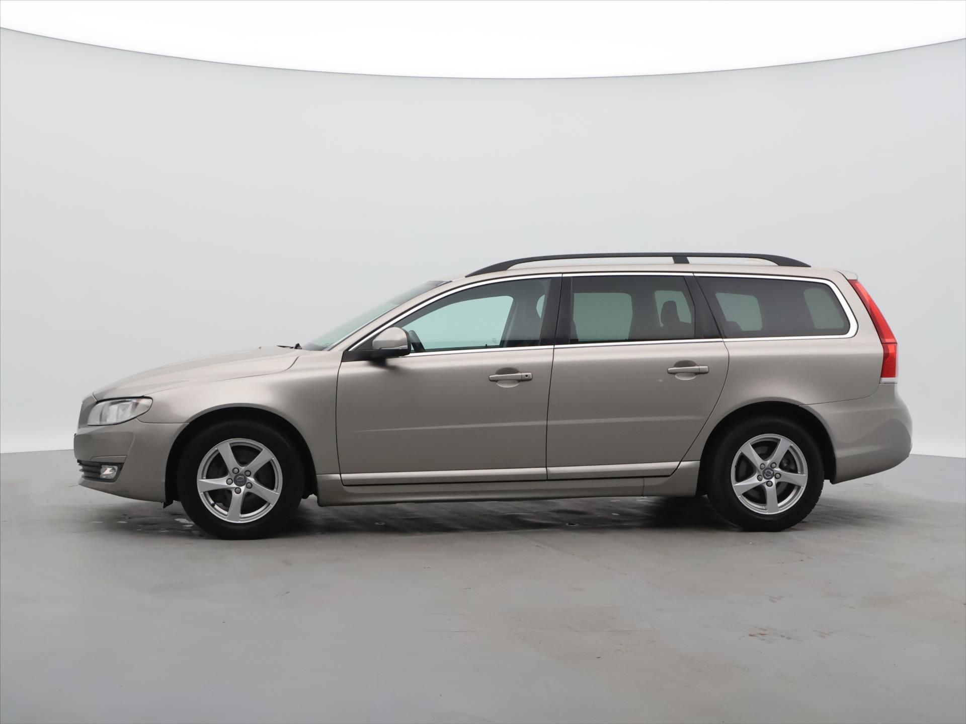 Volvo V70, 2,0 D3 100kW Kinetic Dynamic D - fotka 3
