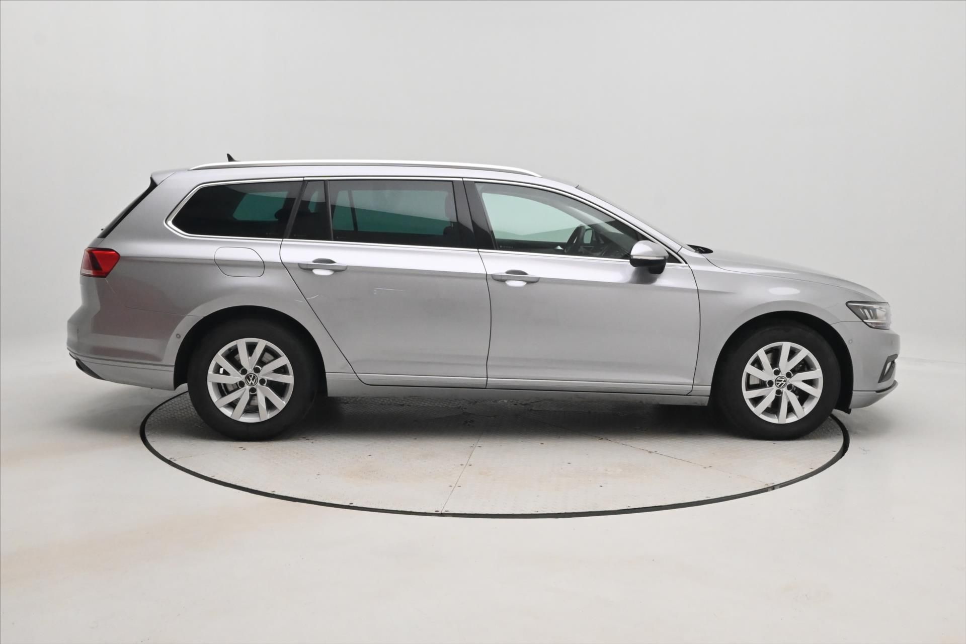 Volkswagen Passat, 2,0 TDI 110kW DSG Business VŮZ - fotka 4