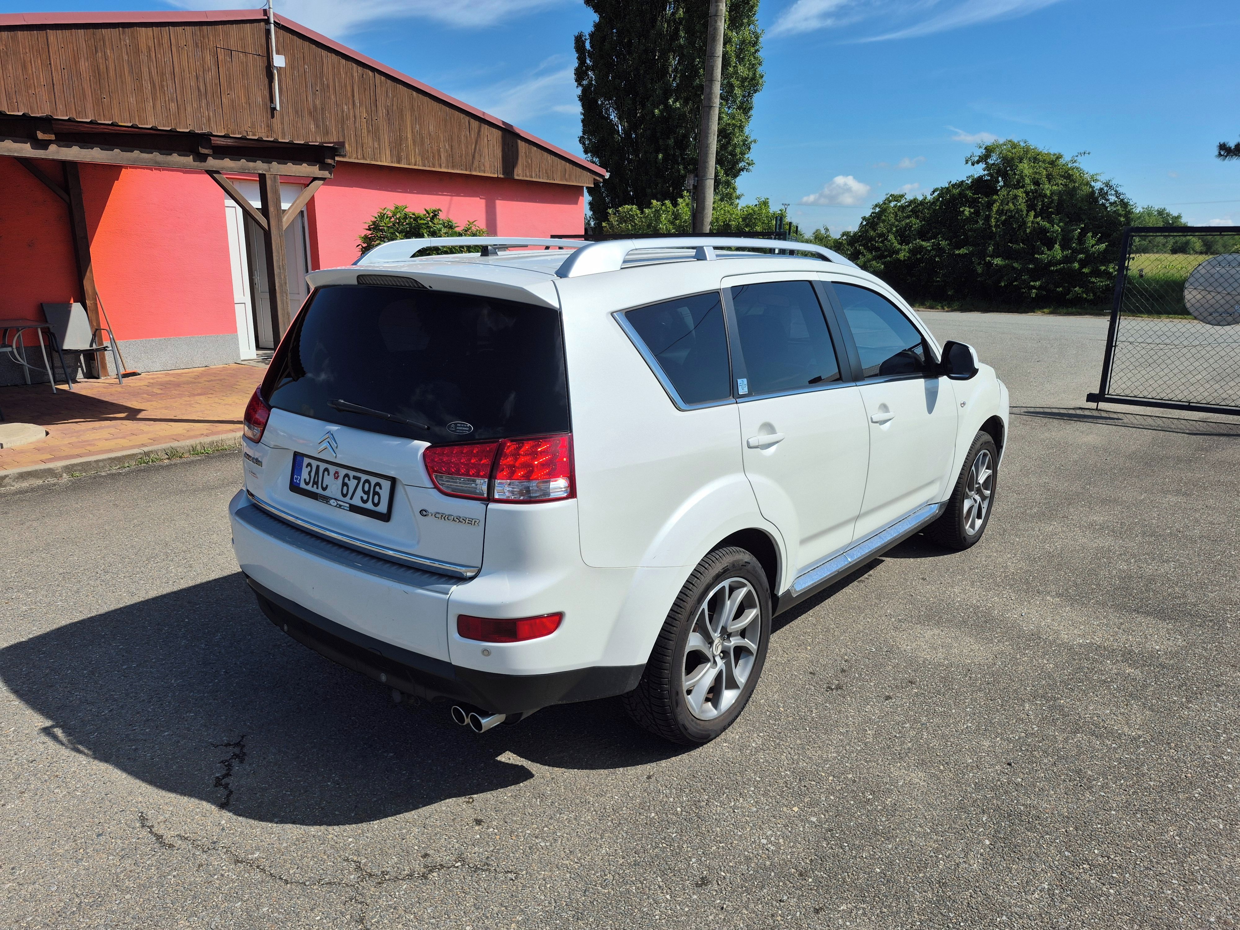 Citroën C-Crosser, 2,2HDI, 115kW, Automat, 4x4 - fotka 4