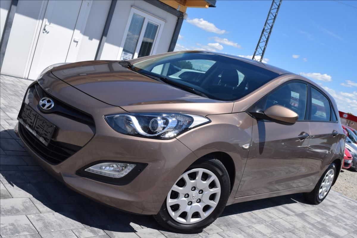 Hyundai i30, 1,4 i 73KW NÍZKÉ KM NOVÁ STK
