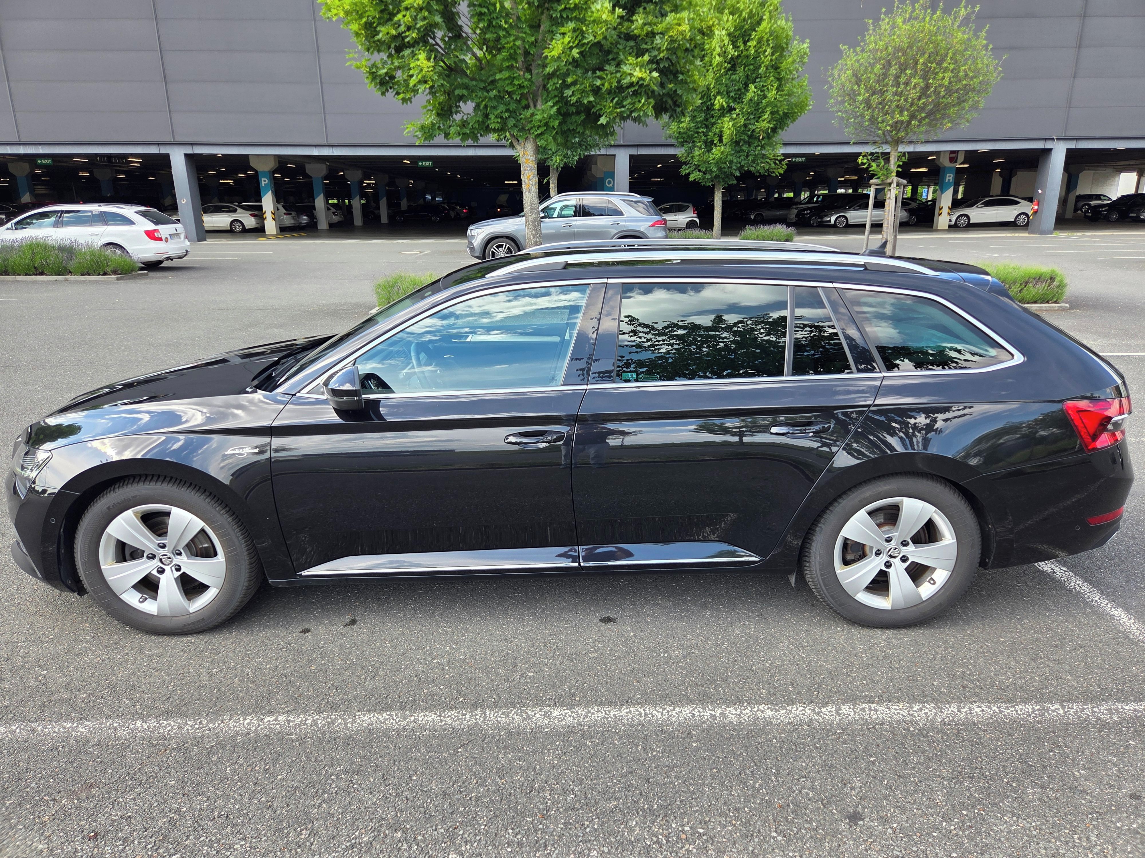 Škoda Superb, Superb L&K 2.0 TDI 147 kW 4x4 - fotka 3