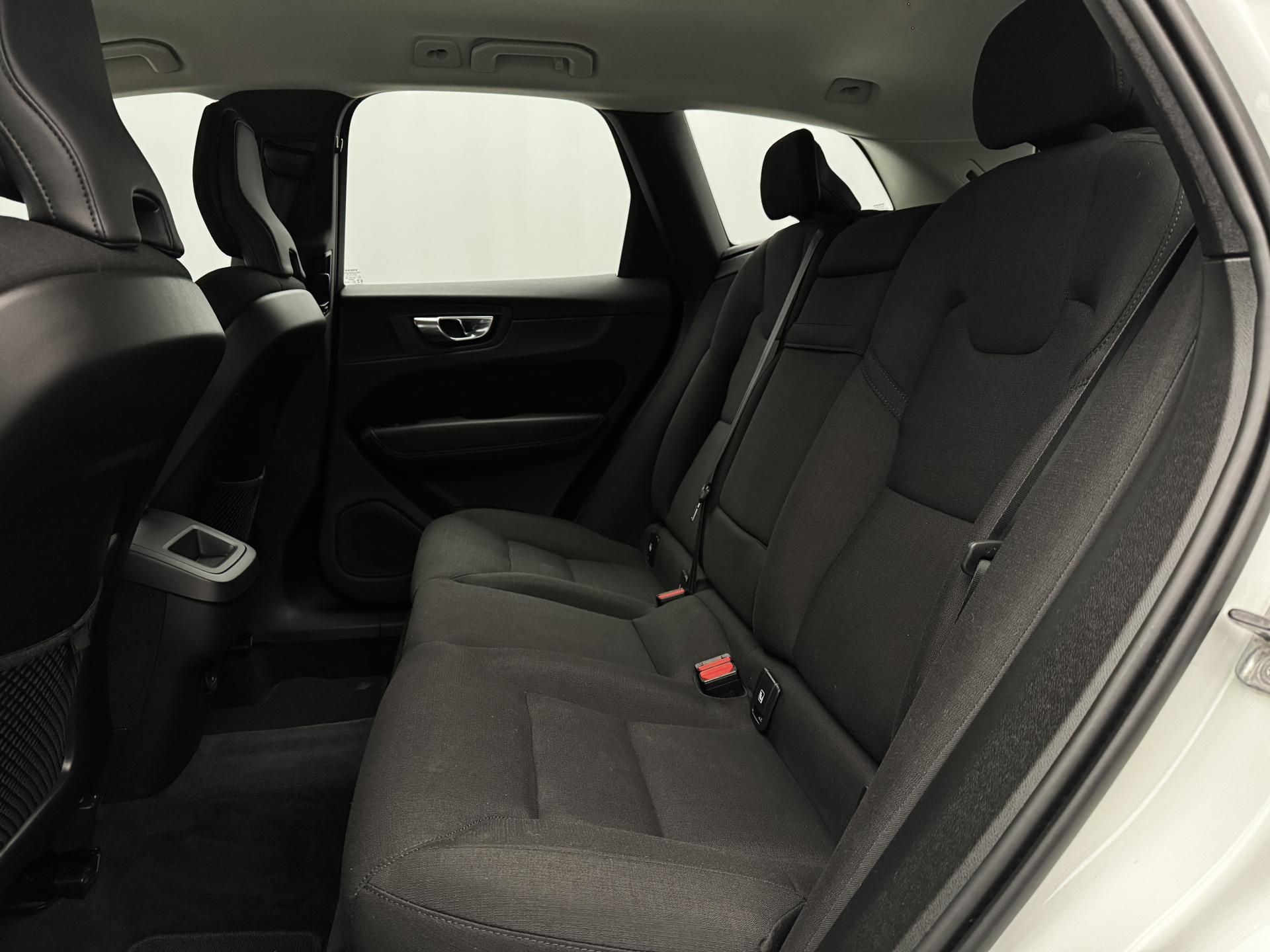 Volvo XC60, B4 AWD MOMENTUM AUT CZ - fotka 6
