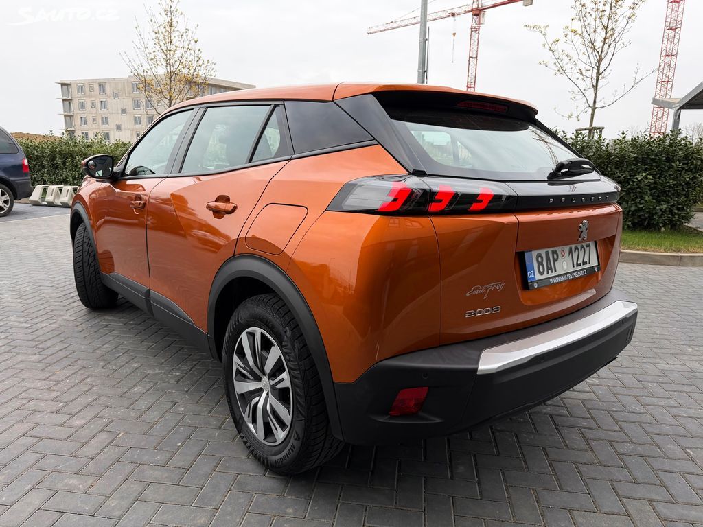 Peugeot 2008, 1.2 PureTech 74 kW / tažné - fotka 5