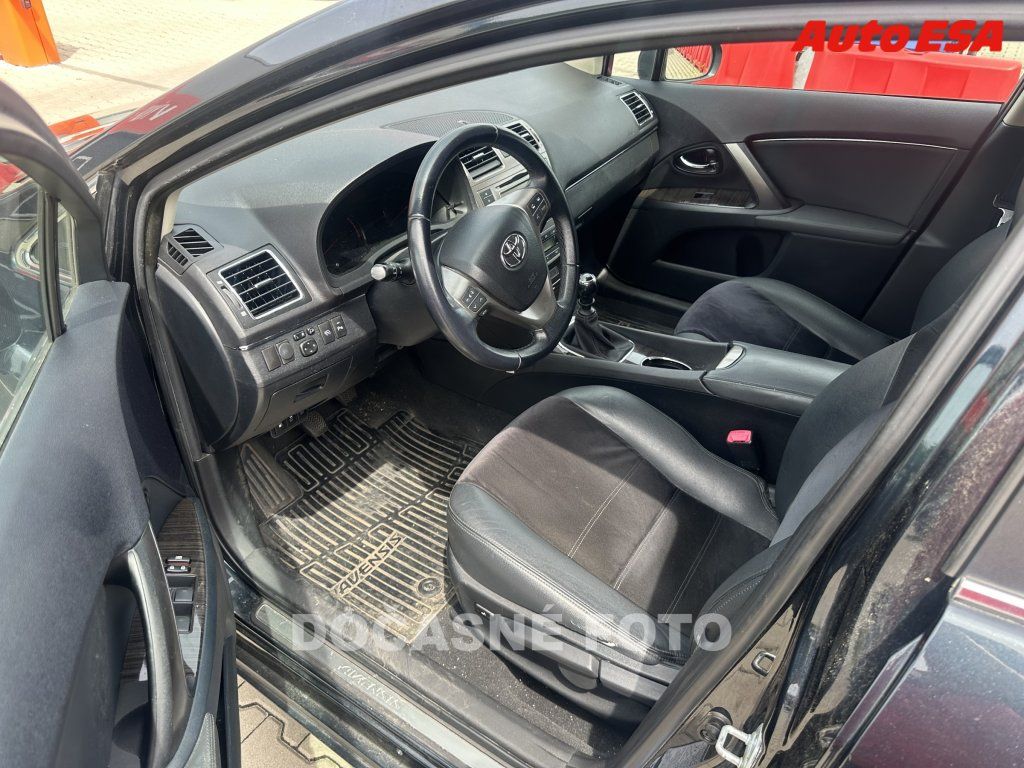 Toyota Avensis, 2.2 D - fotka 3