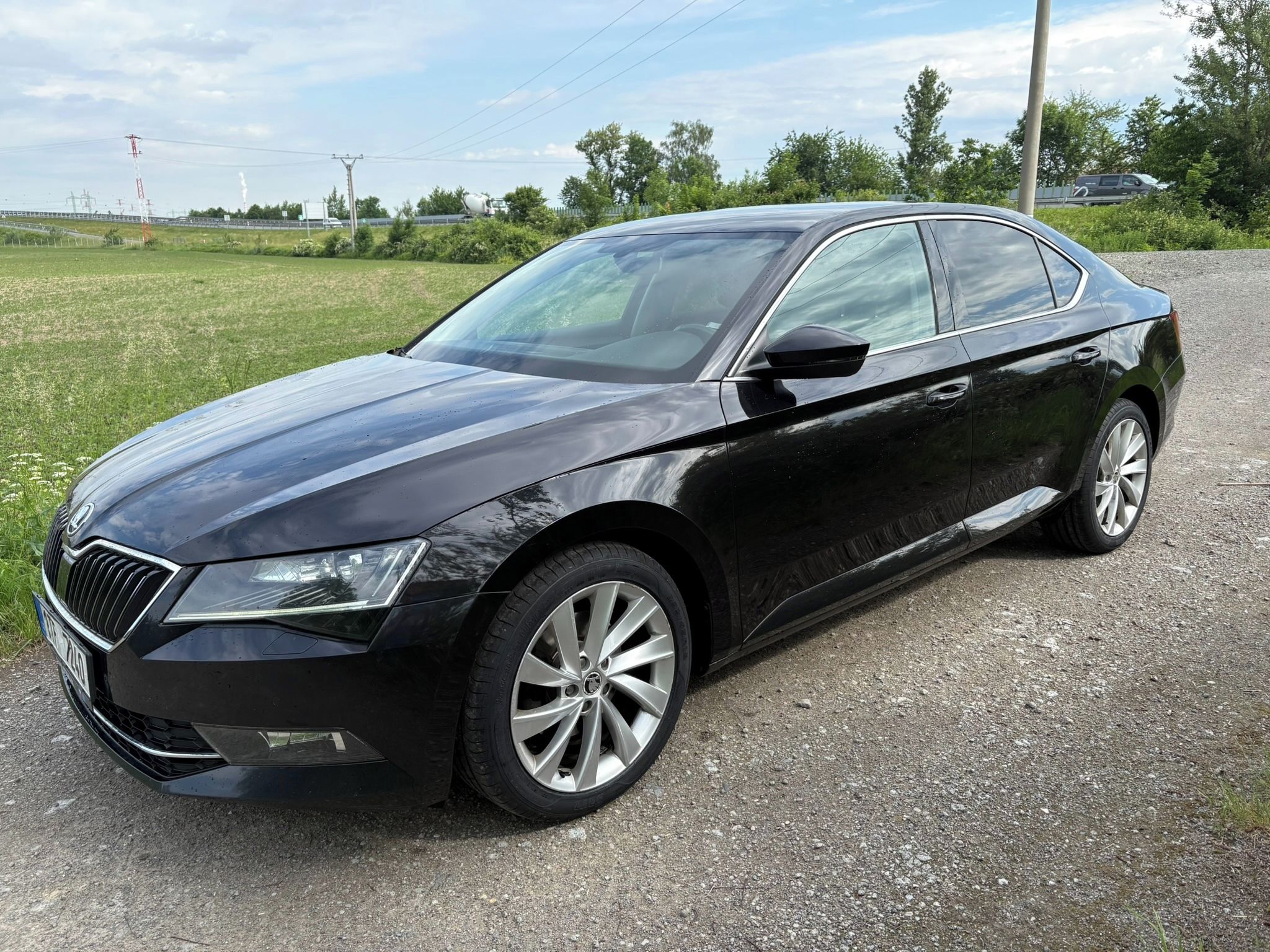 Škoda Superb, garážováno - fotka 3