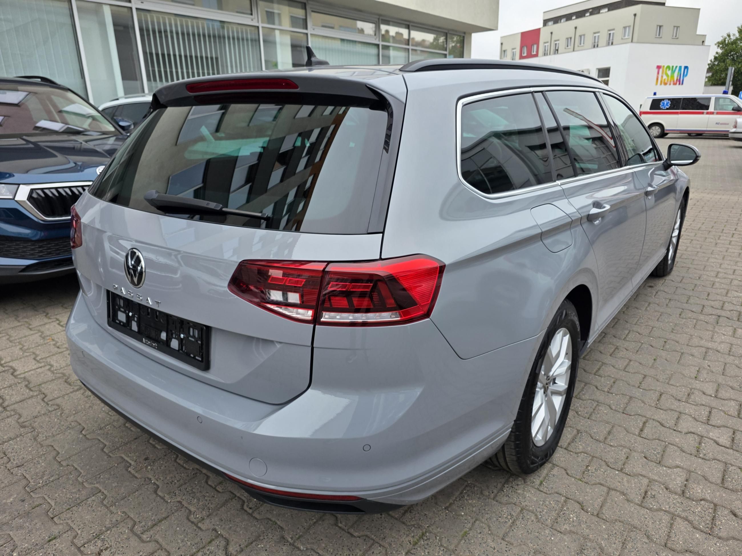 Volkswagen Passat Variant, 2.0 TDI 110kW DSG / 2x sada AL - fotka 5