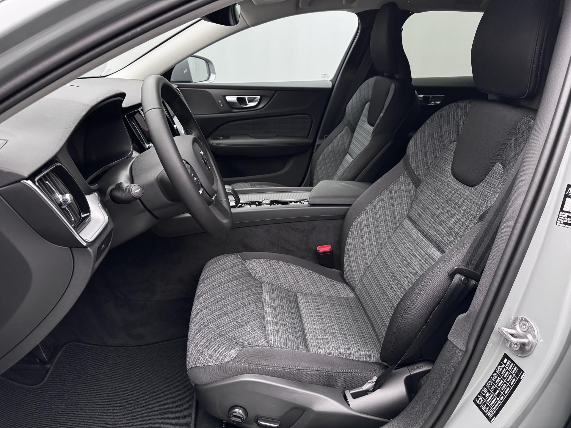 Volvo V60, B4 AUT CORE - fotka 3