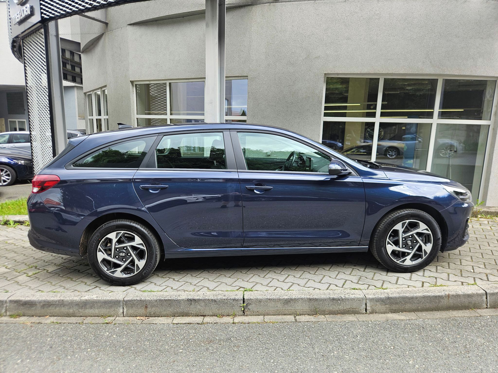 Hyundai i30, 1.5i Comfort, serv.kn., 1.maj. - fotka 6