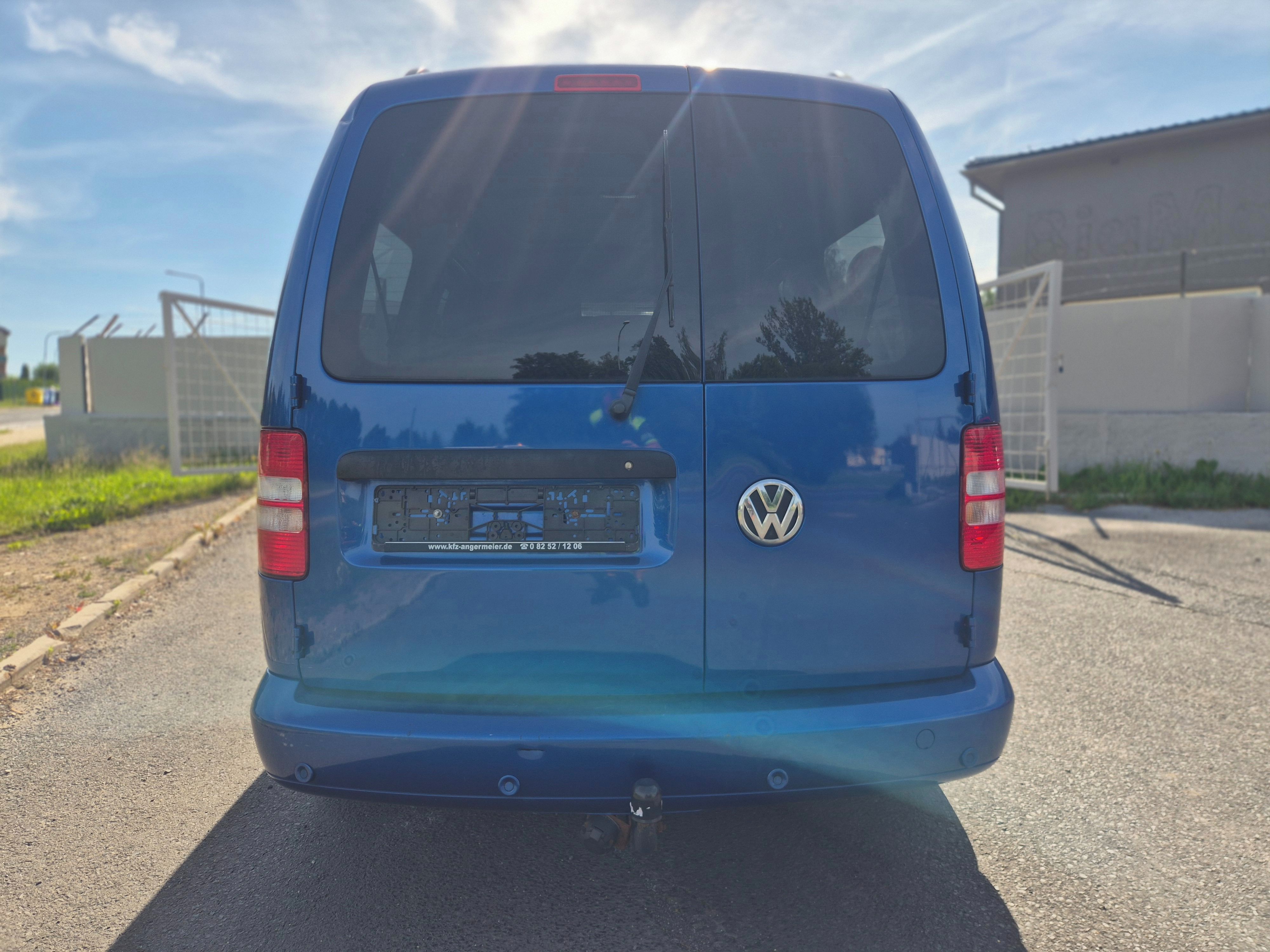 Volkswagen Caddy, MAXI plný servis 7 místná - fotka 6