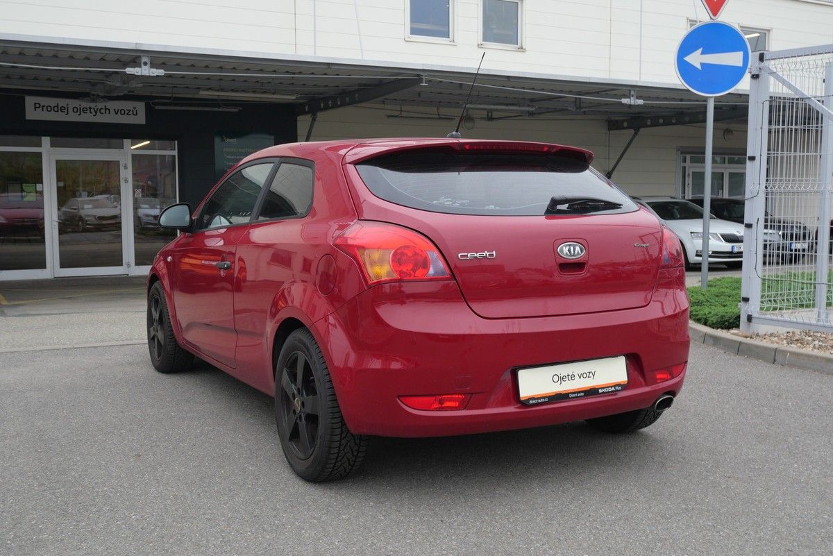 Kia Cee´d, 1.4i 80 kW - fotka 4