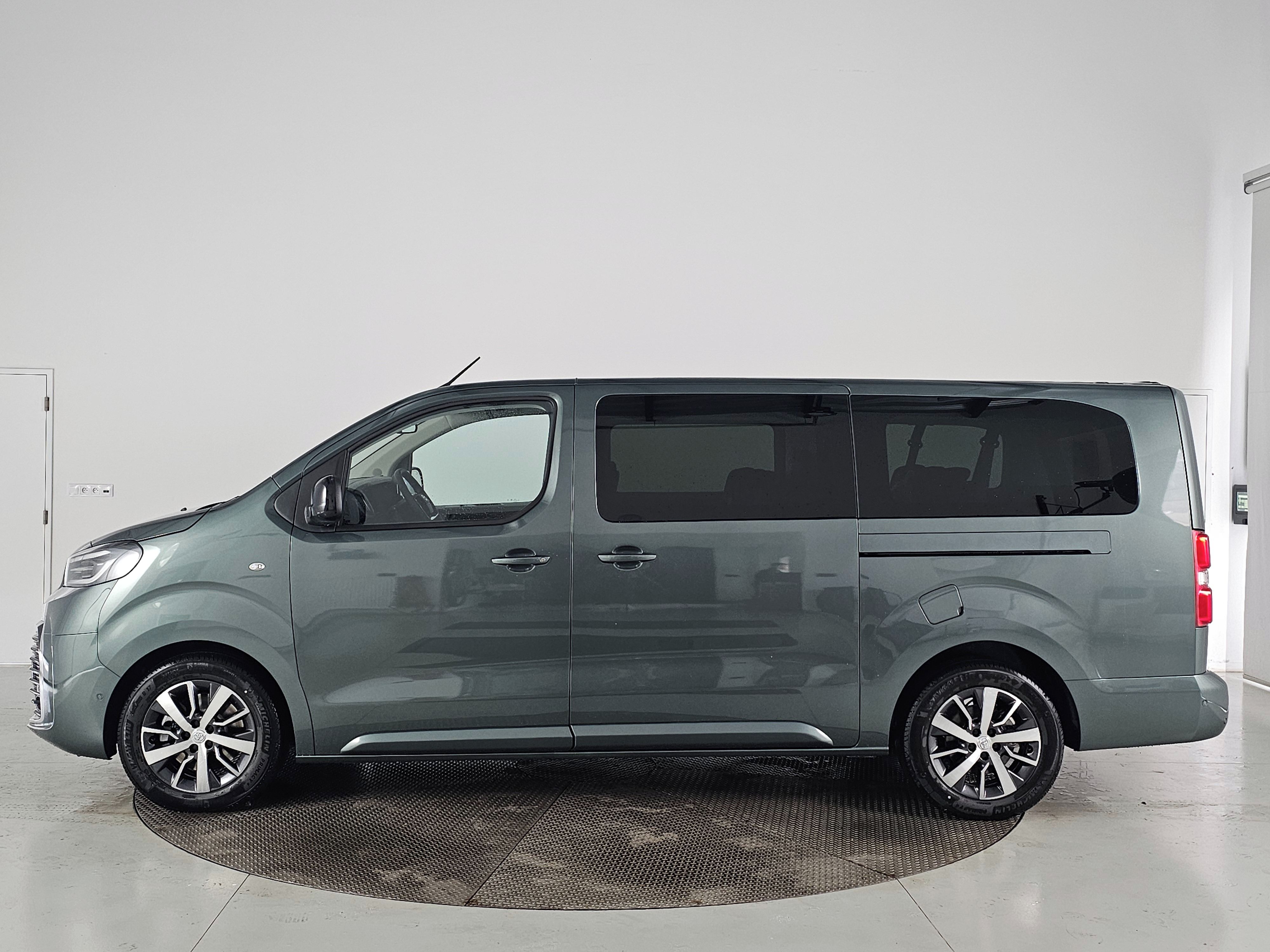 Toyota Proace Verso, 2.2D 180k 8AT Family 8S Webast - fotka 5