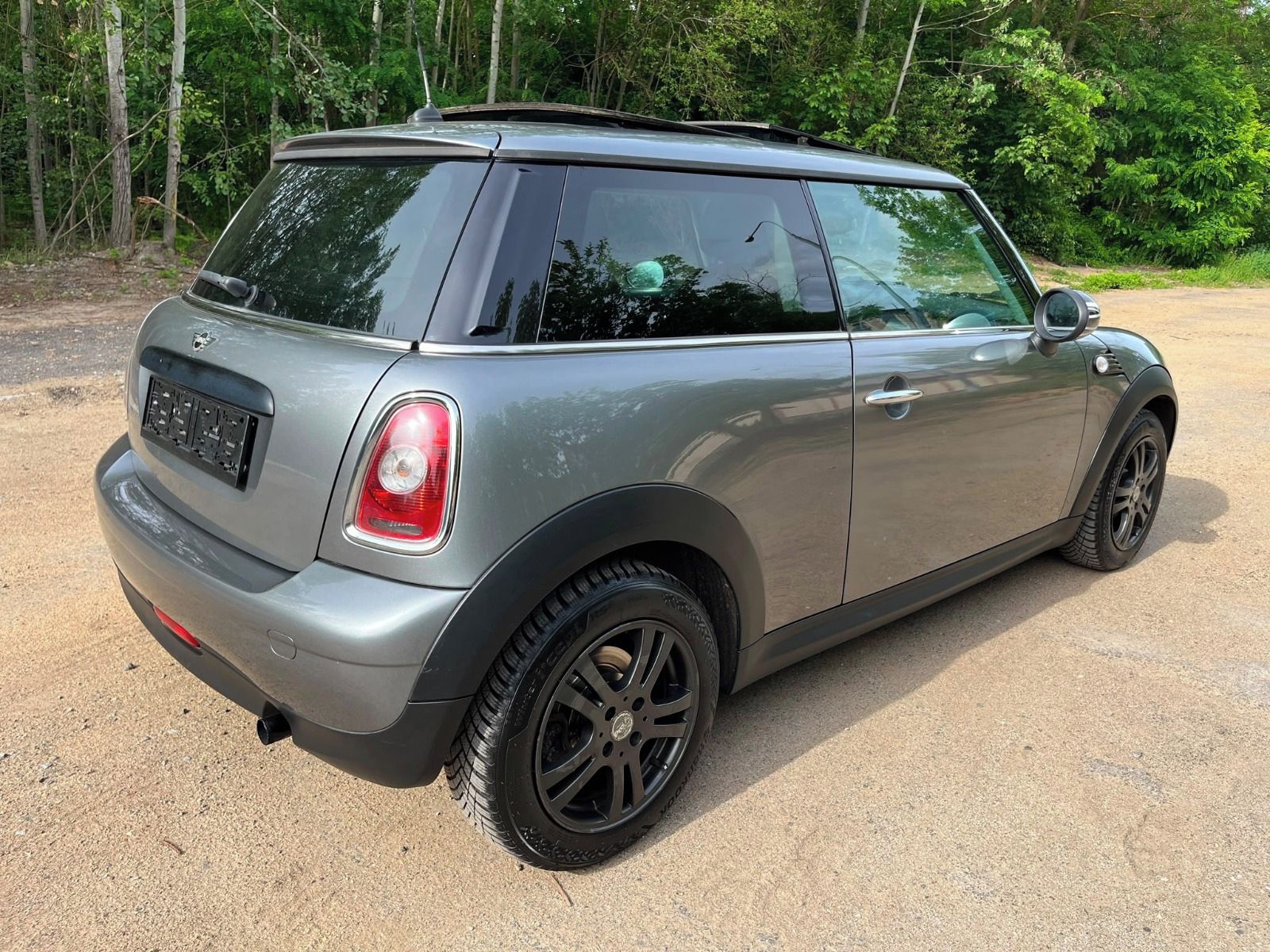 Mini Cooper, 1.4i 70kw 153.000km po servisu - fotka 6