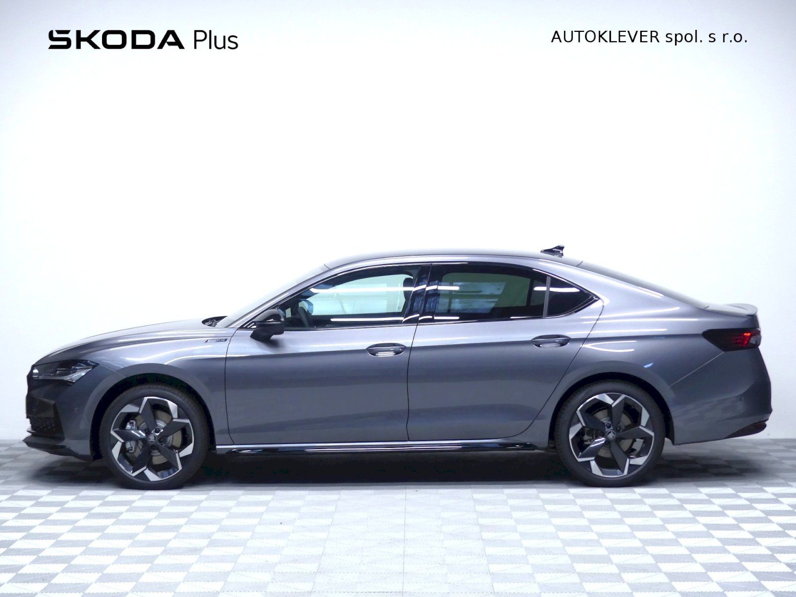 Škoda Superb, SportLine 4x4 DSG 2.0TDI 142kW - fotka 3